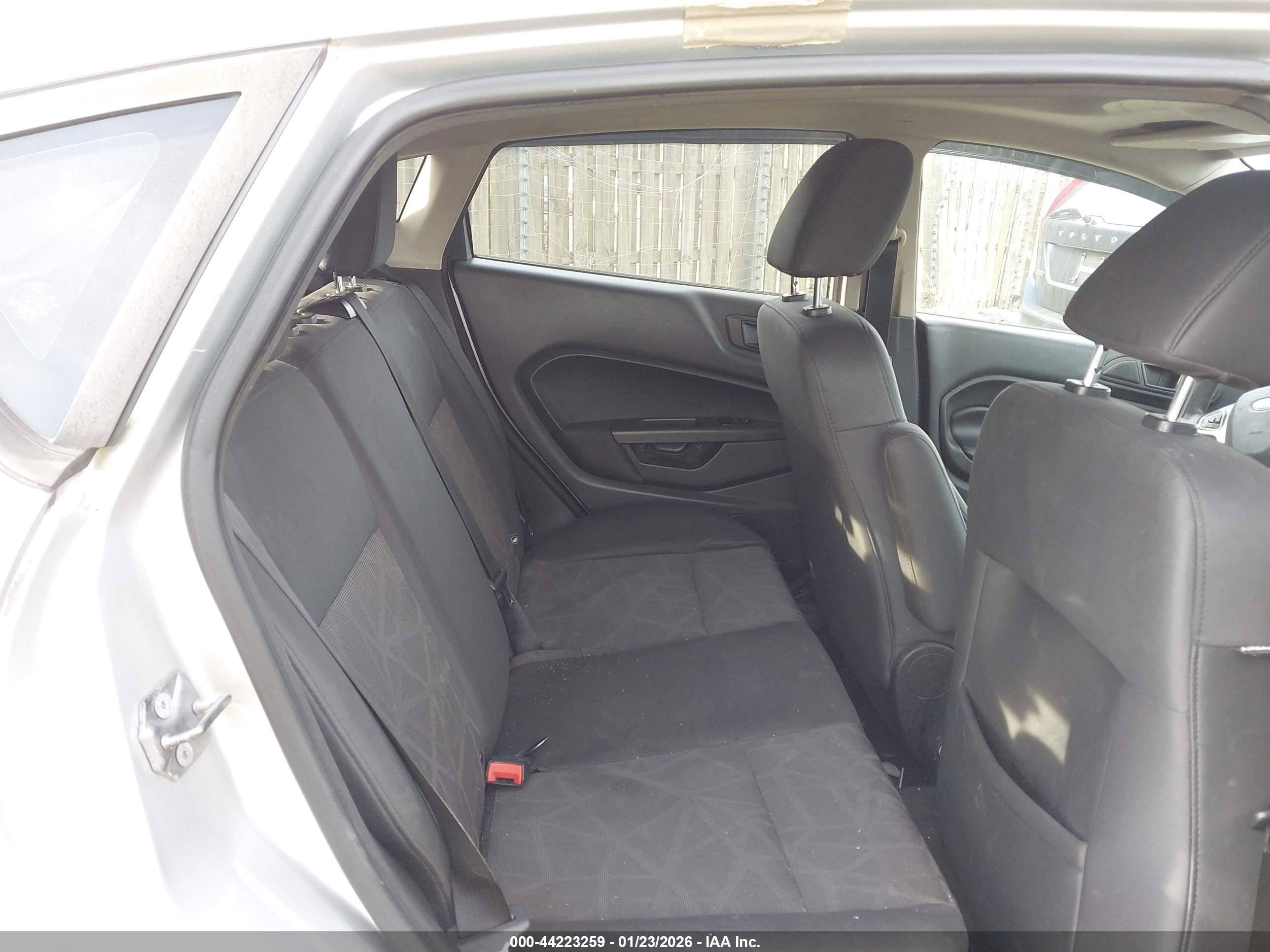 FORD FIESTA image 8