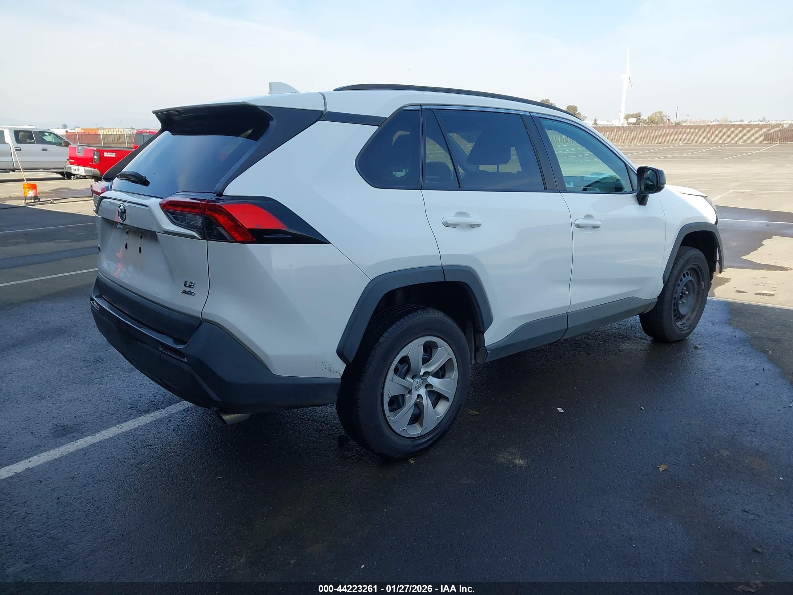 TOYOTA RAV4 image 4