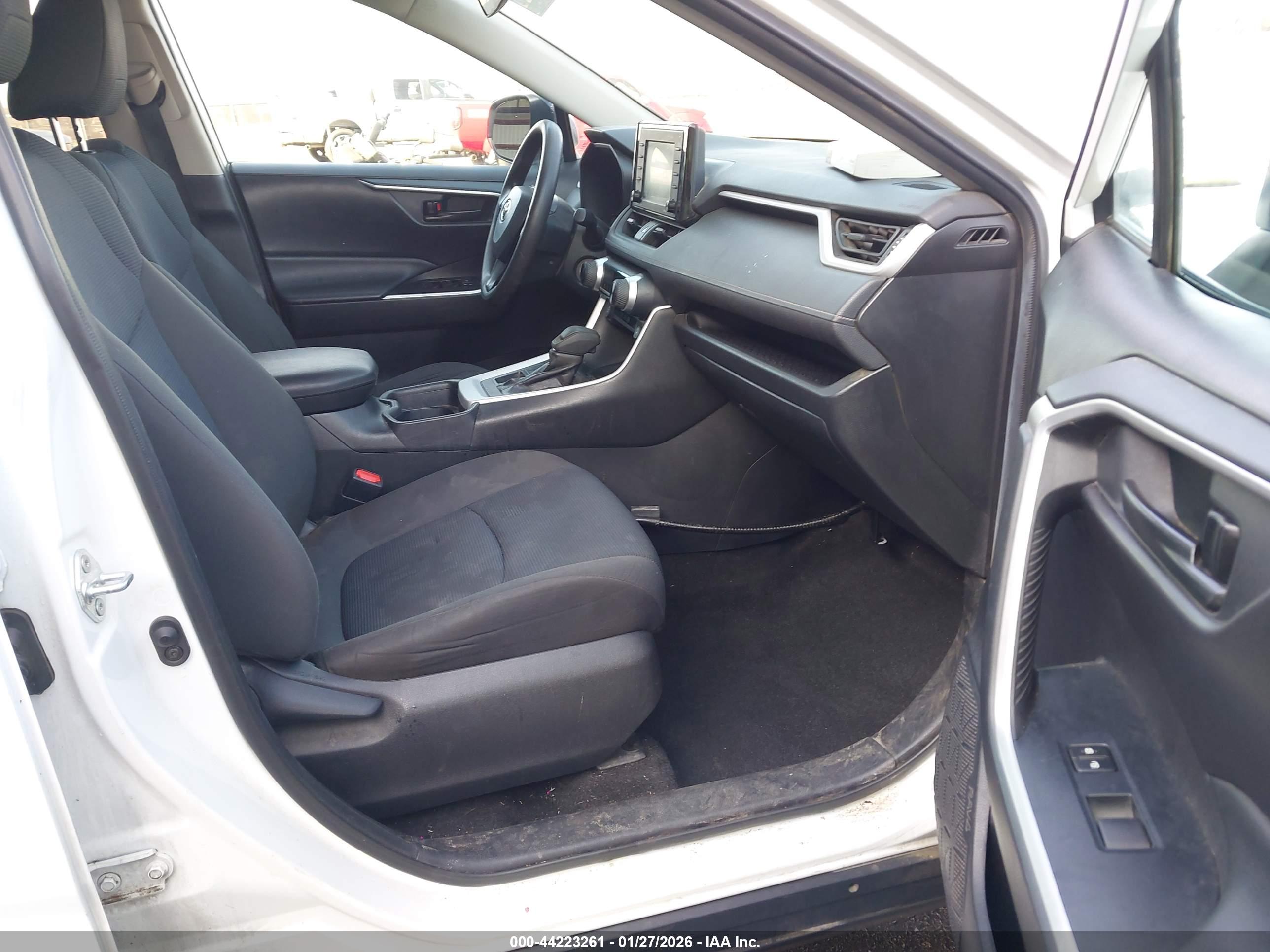 TOYOTA RAV4 image 5