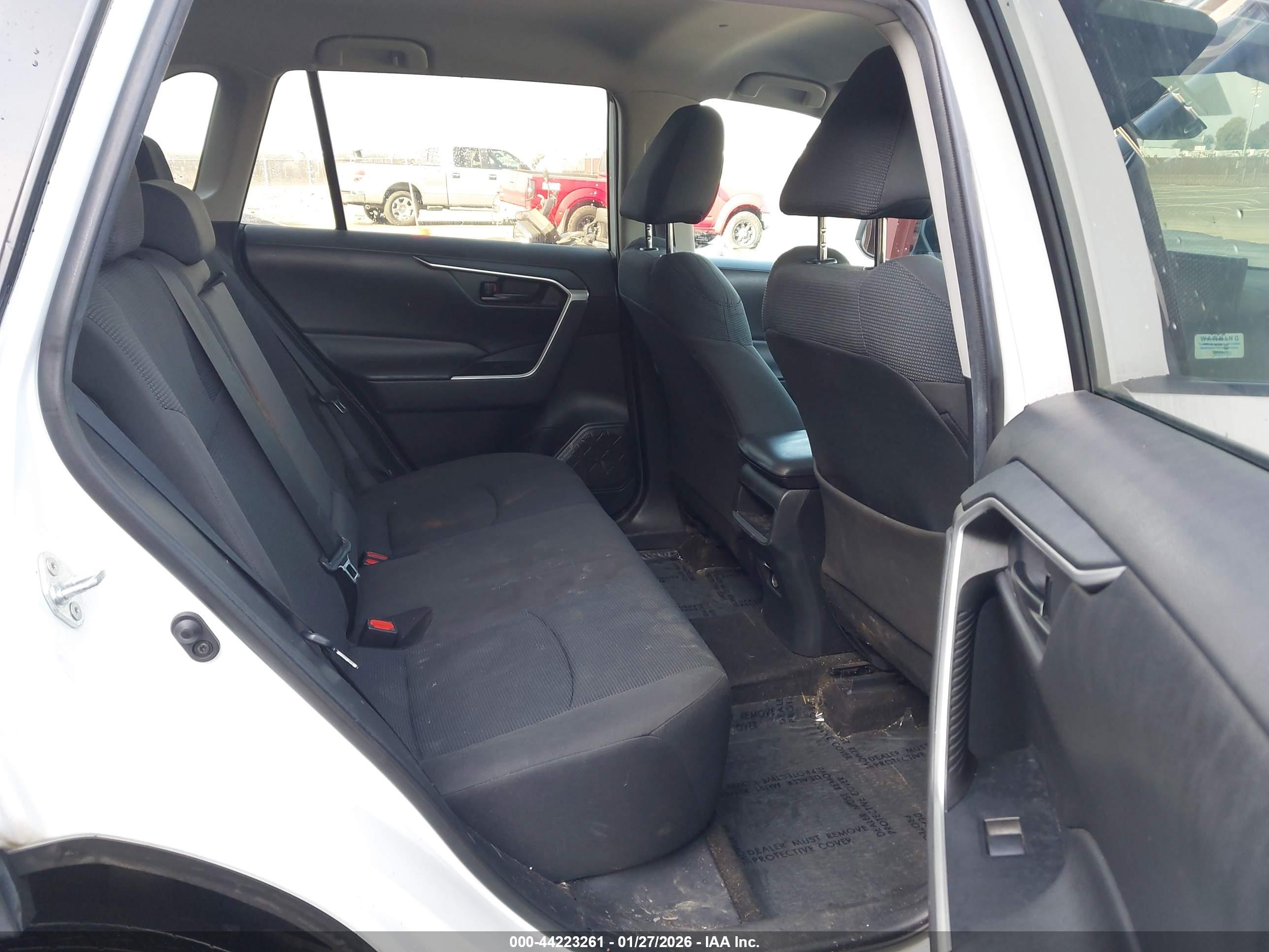 TOYOTA RAV4 image 8
