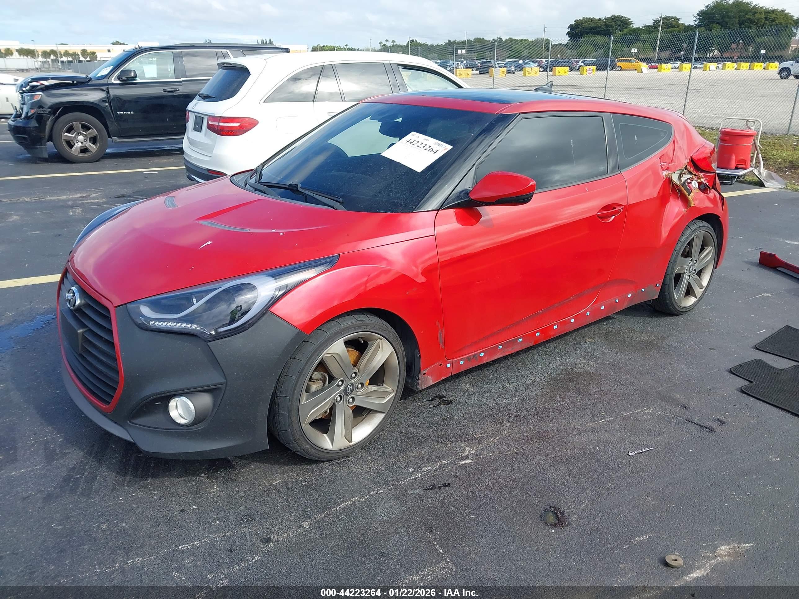 HYUNDAI VELOSTER image 2