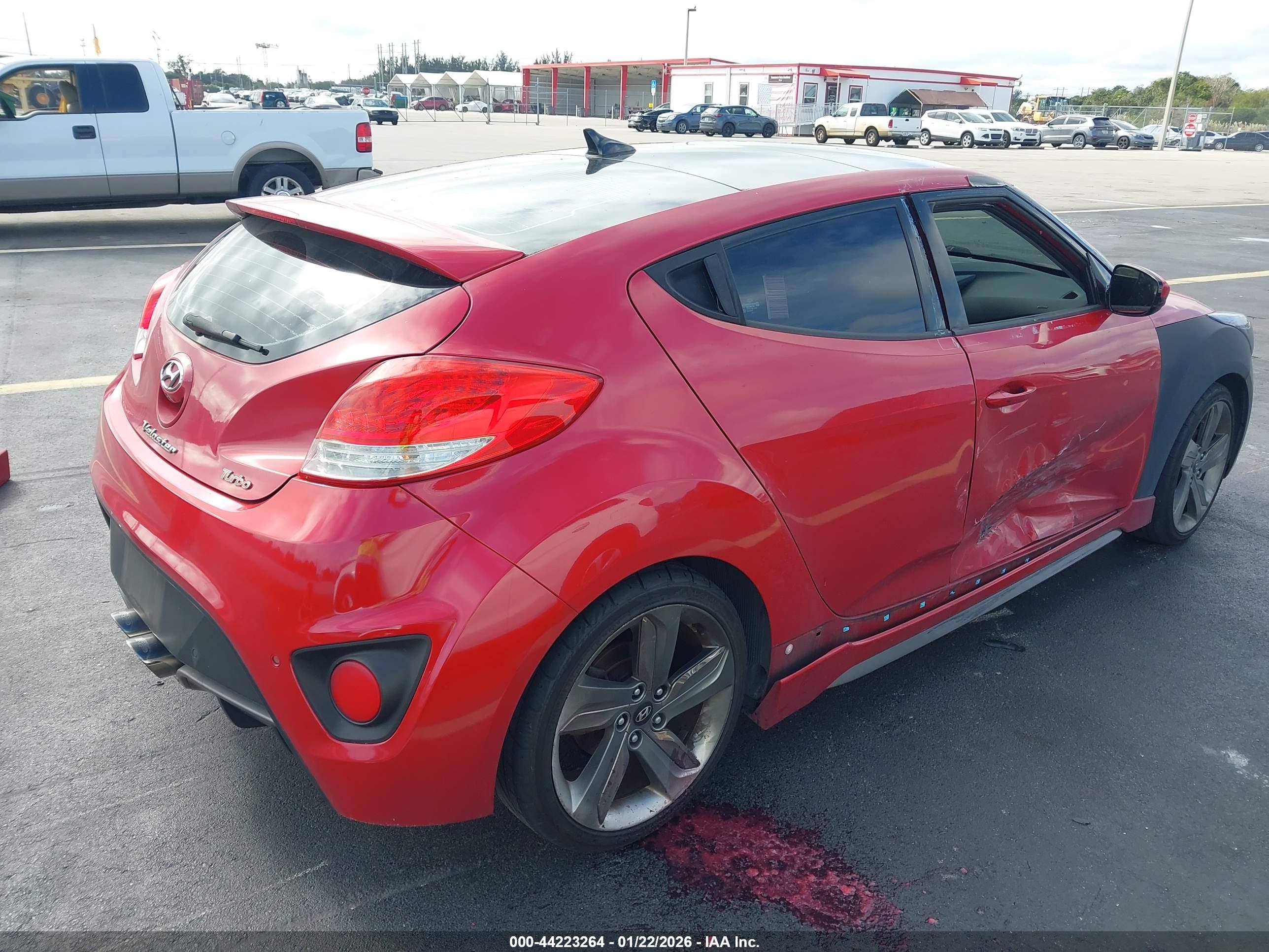 HYUNDAI VELOSTER image 4