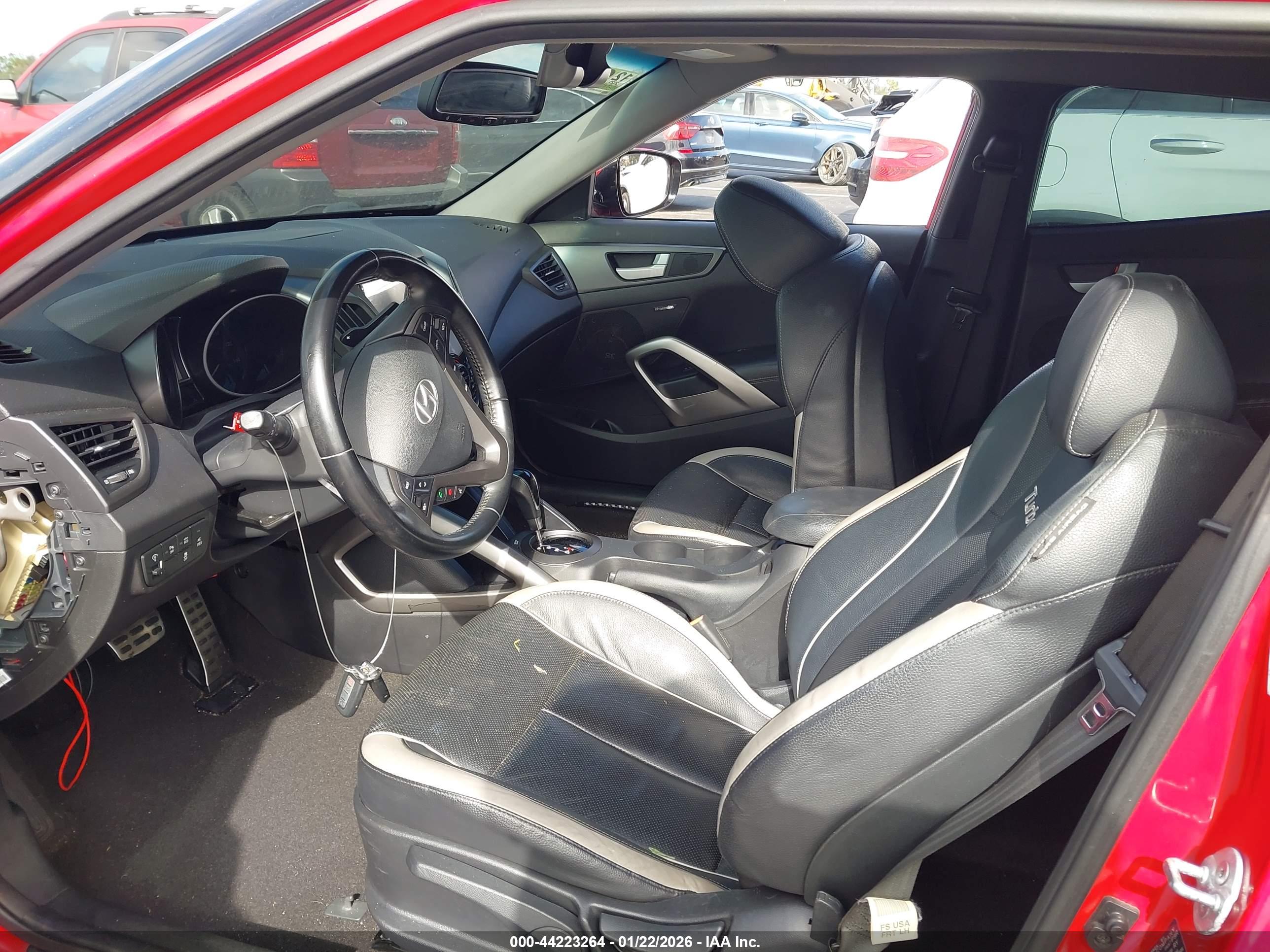HYUNDAI VELOSTER image 5