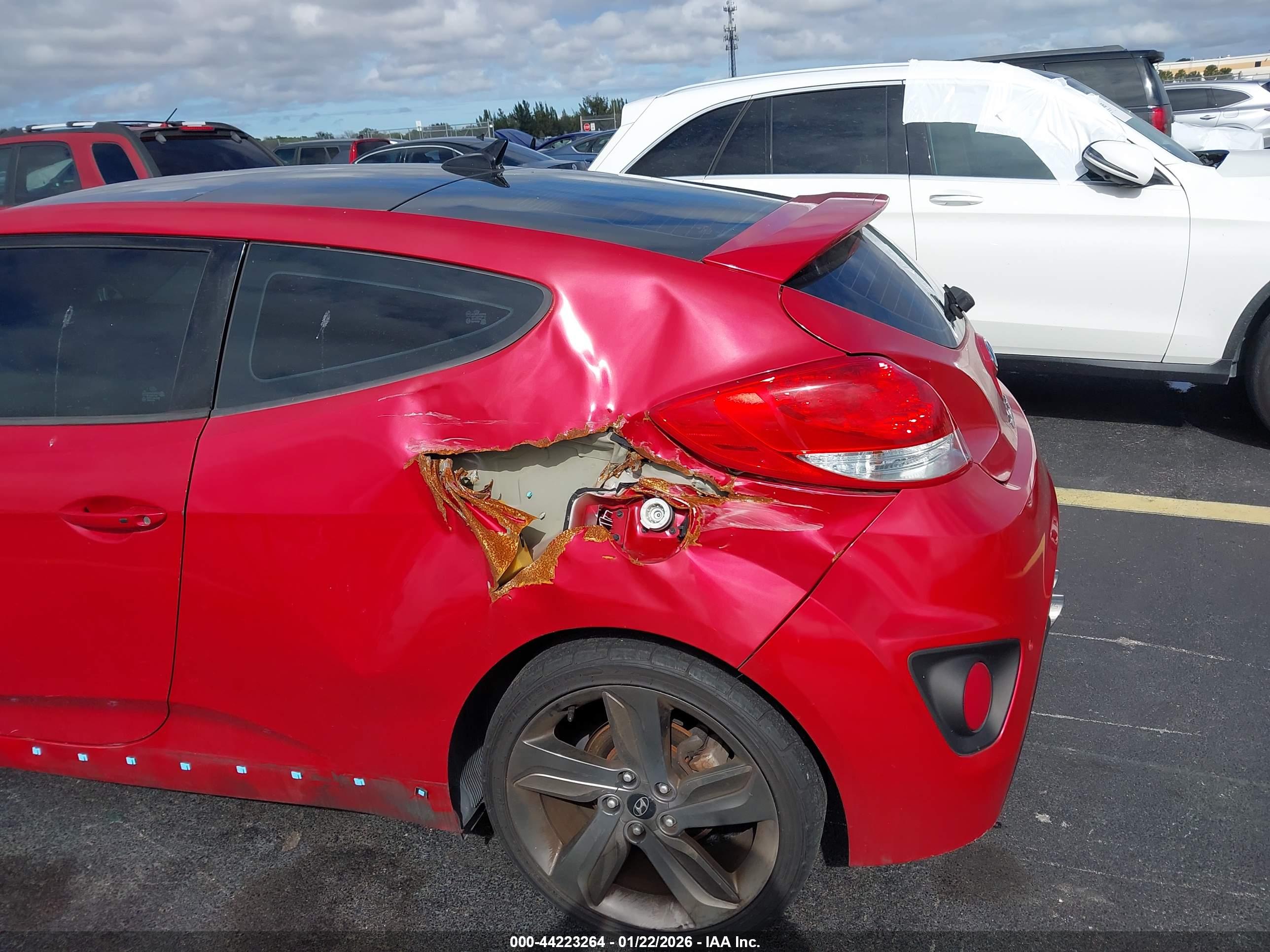 HYUNDAI VELOSTER image 6