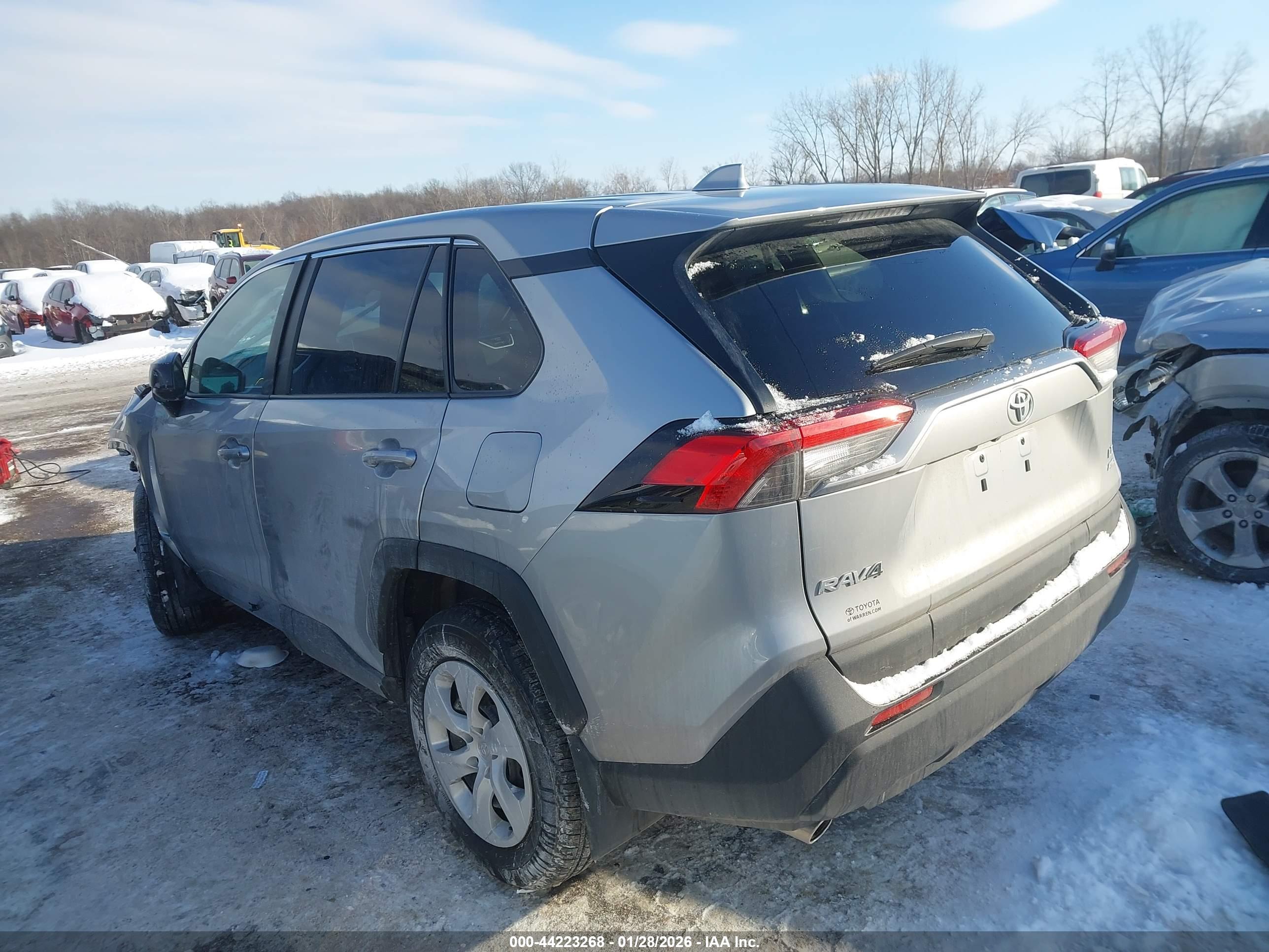 TOYOTA RAV4 image 3