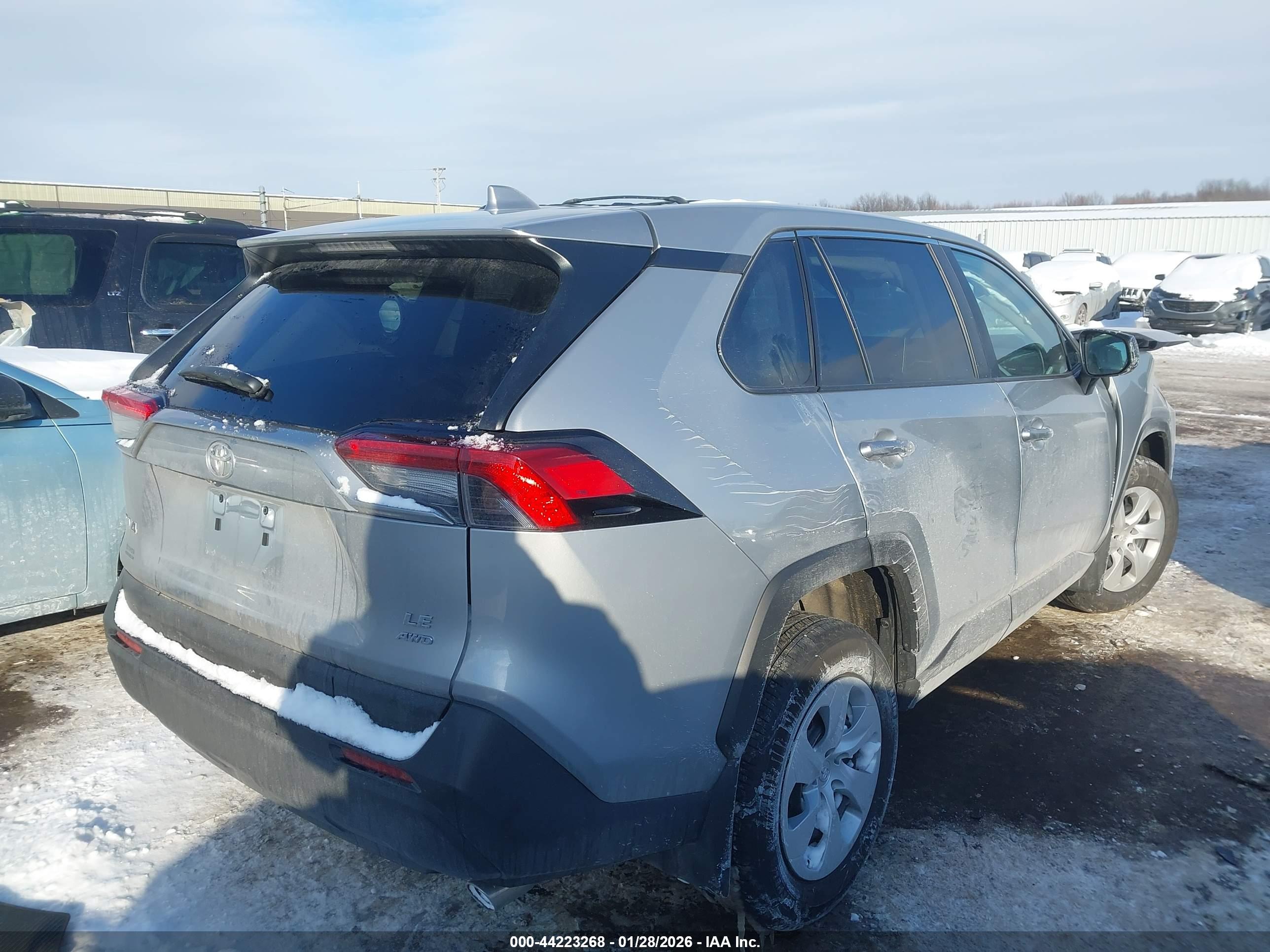 TOYOTA RAV4 image 4