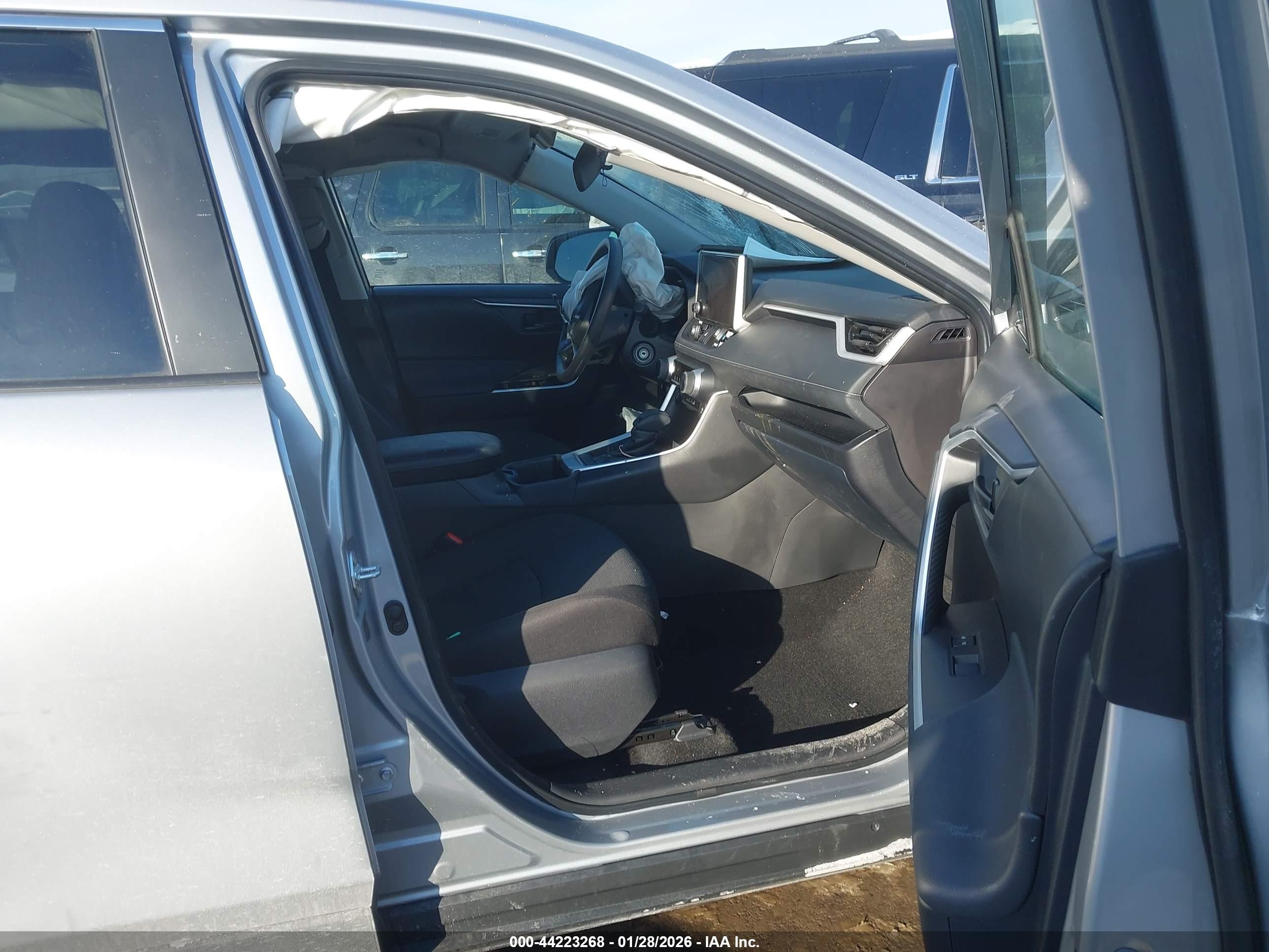 TOYOTA RAV4 image 5