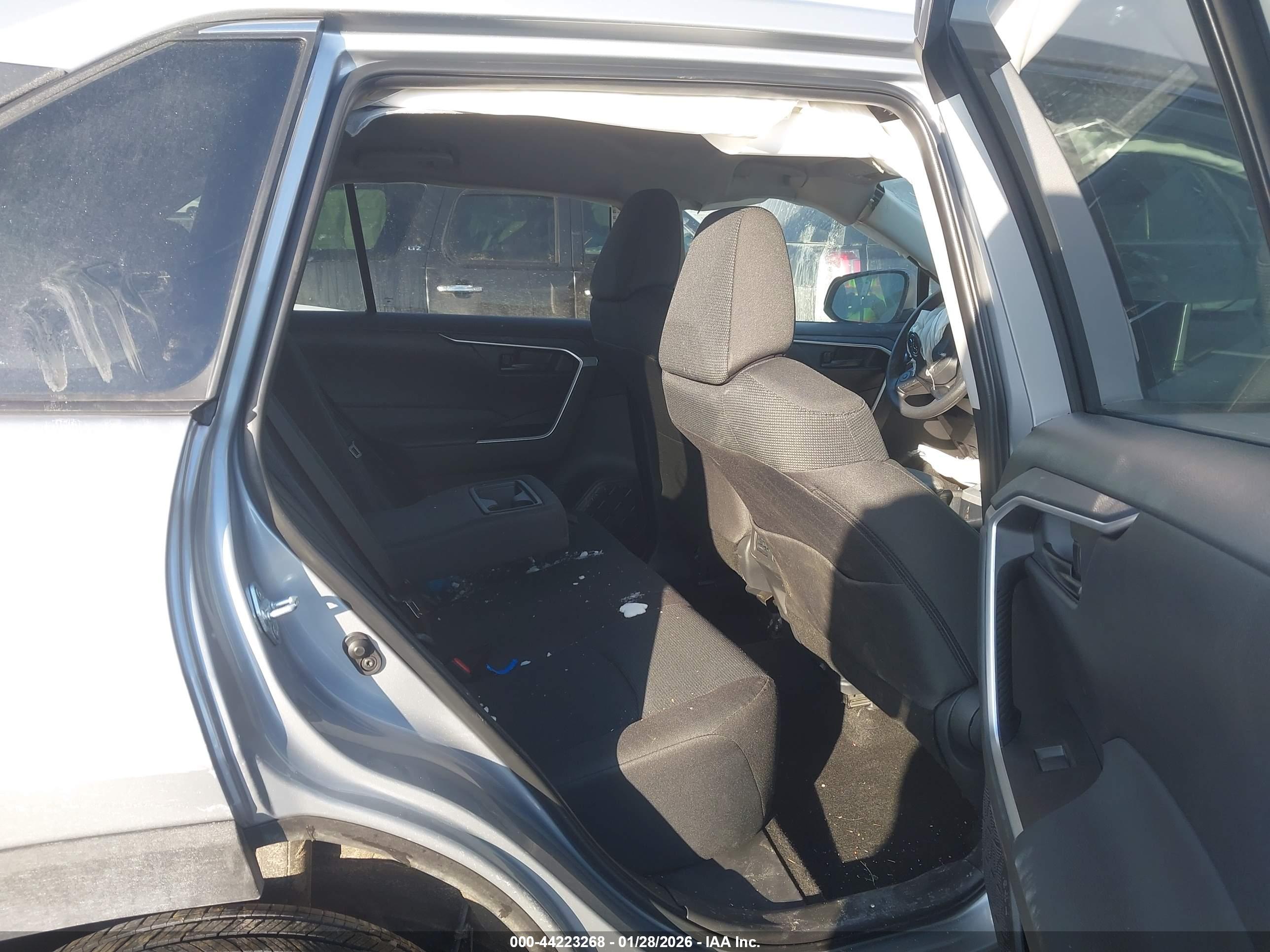 TOYOTA RAV4 image 8