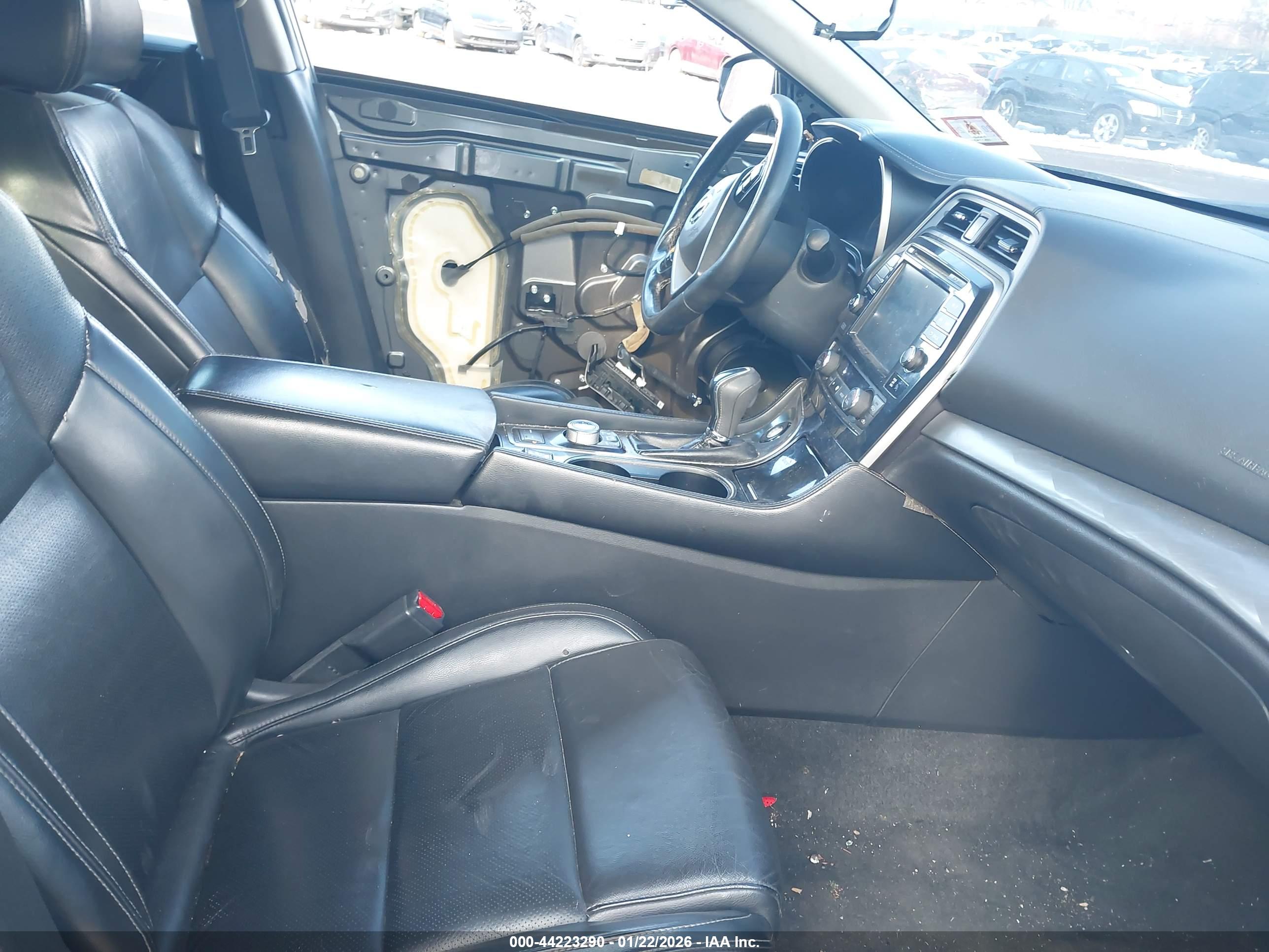 NISSAN MAXIMA image 5