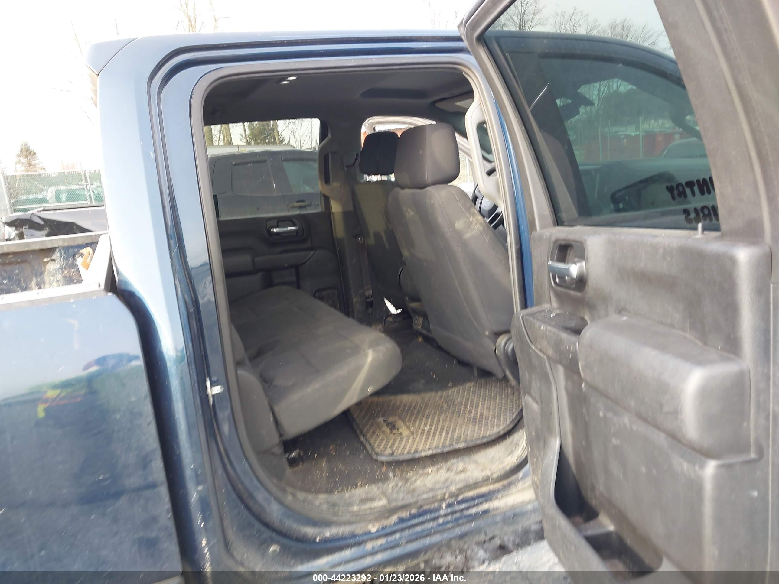 CHEVROLET SILVERADO image 7