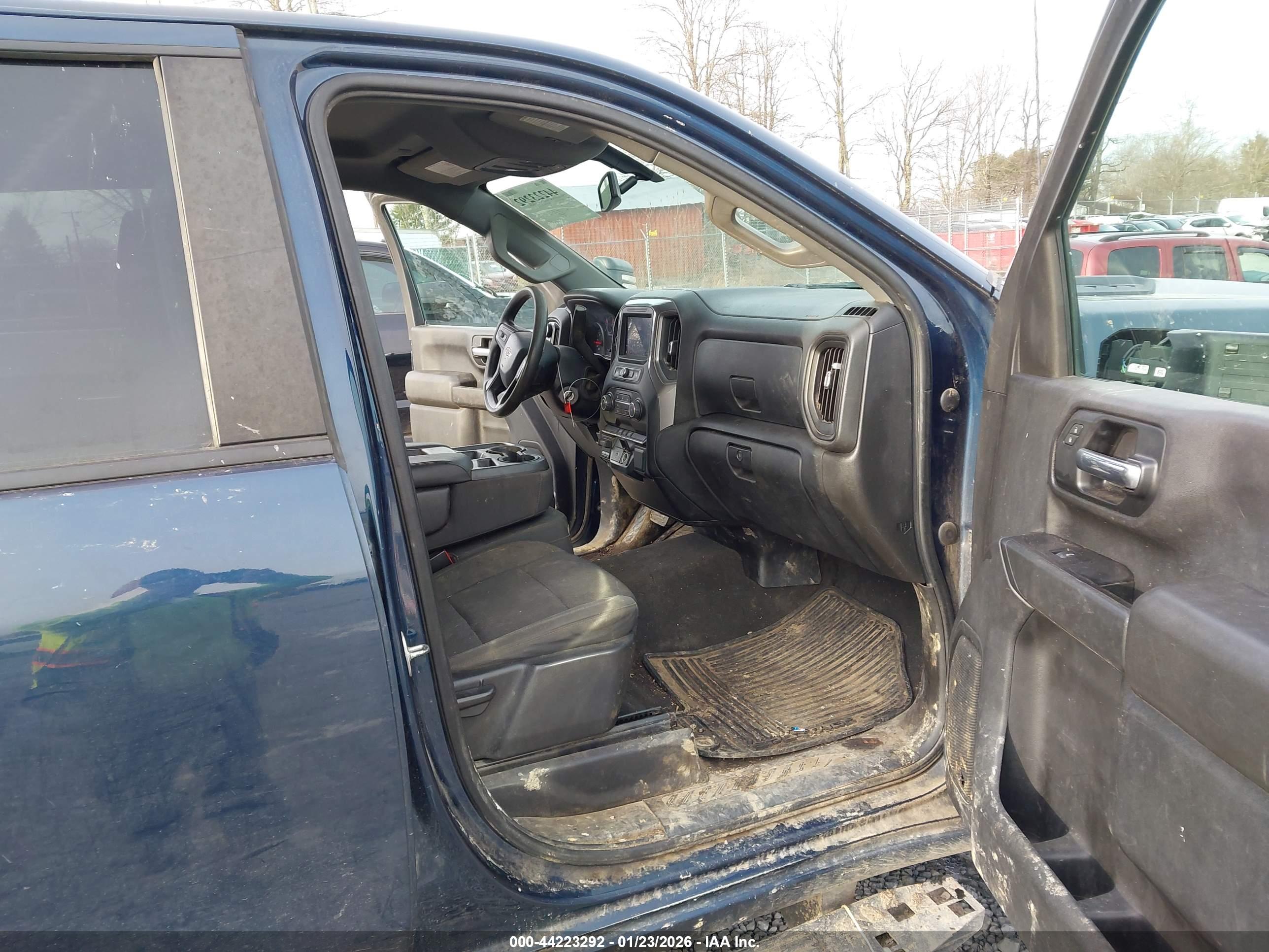 CHEVROLET SILVERADO image 8