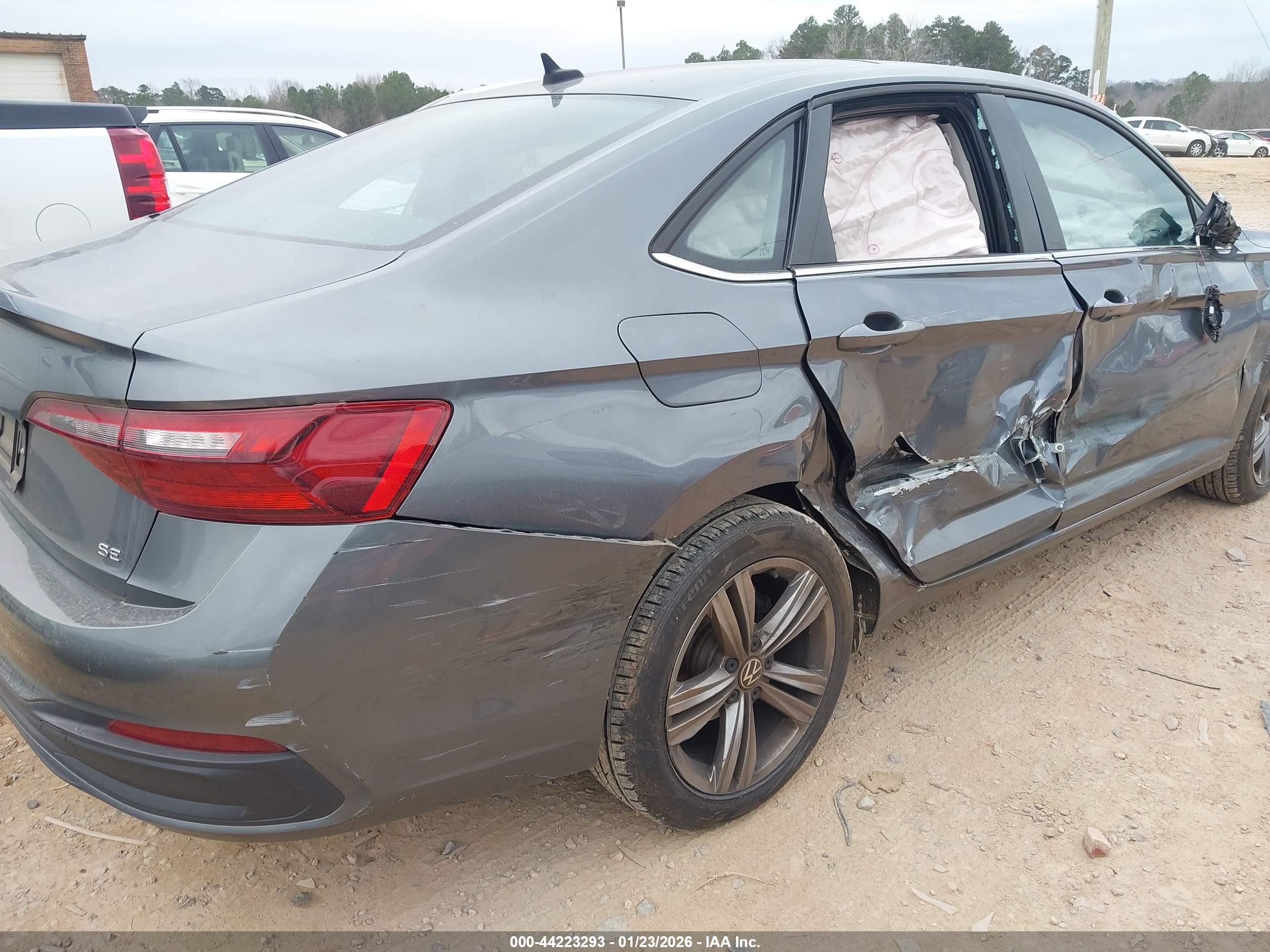 VOLKSWAGEN JETTA image 6