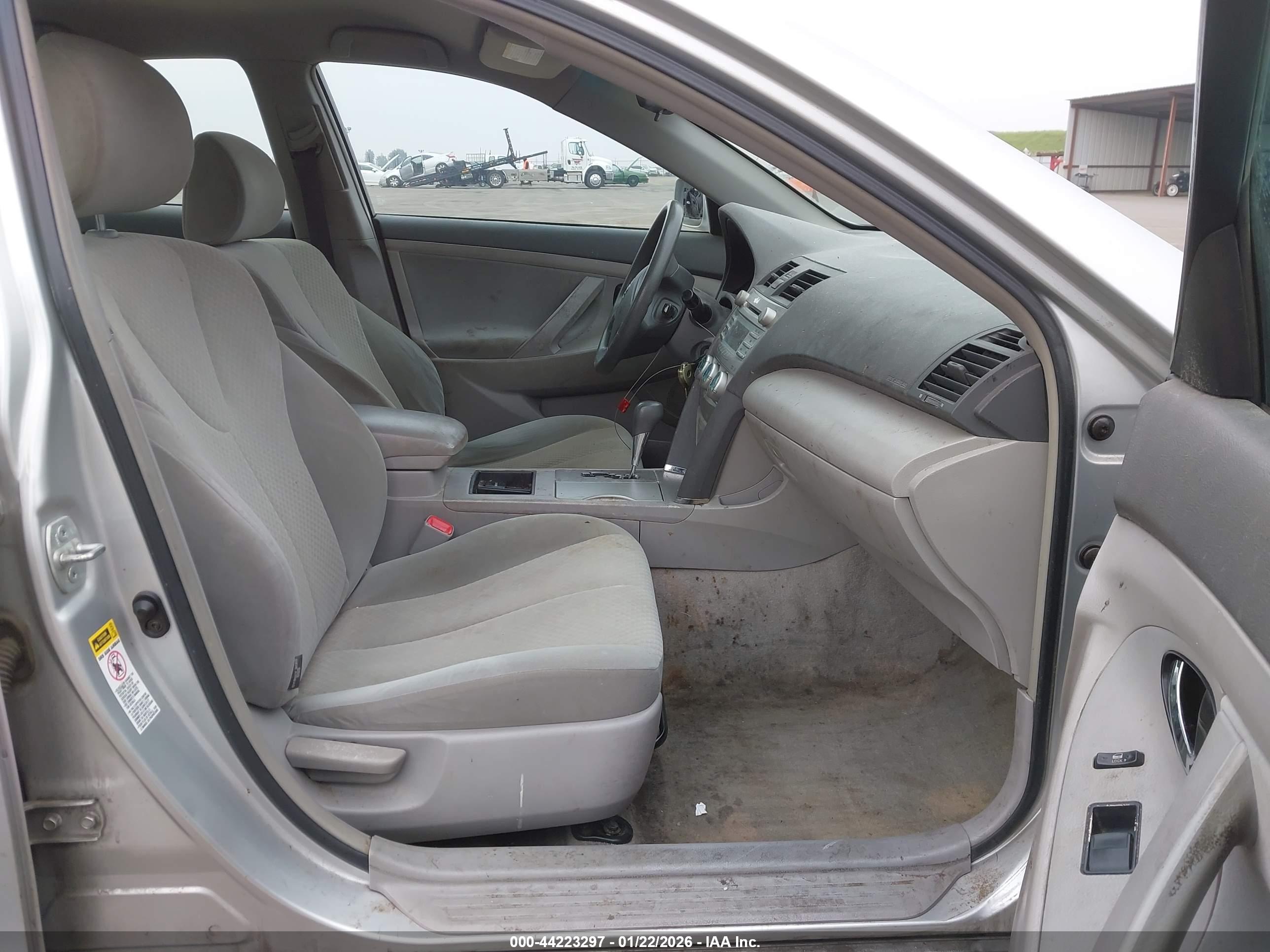 TOYOTA CAMRY image 5
