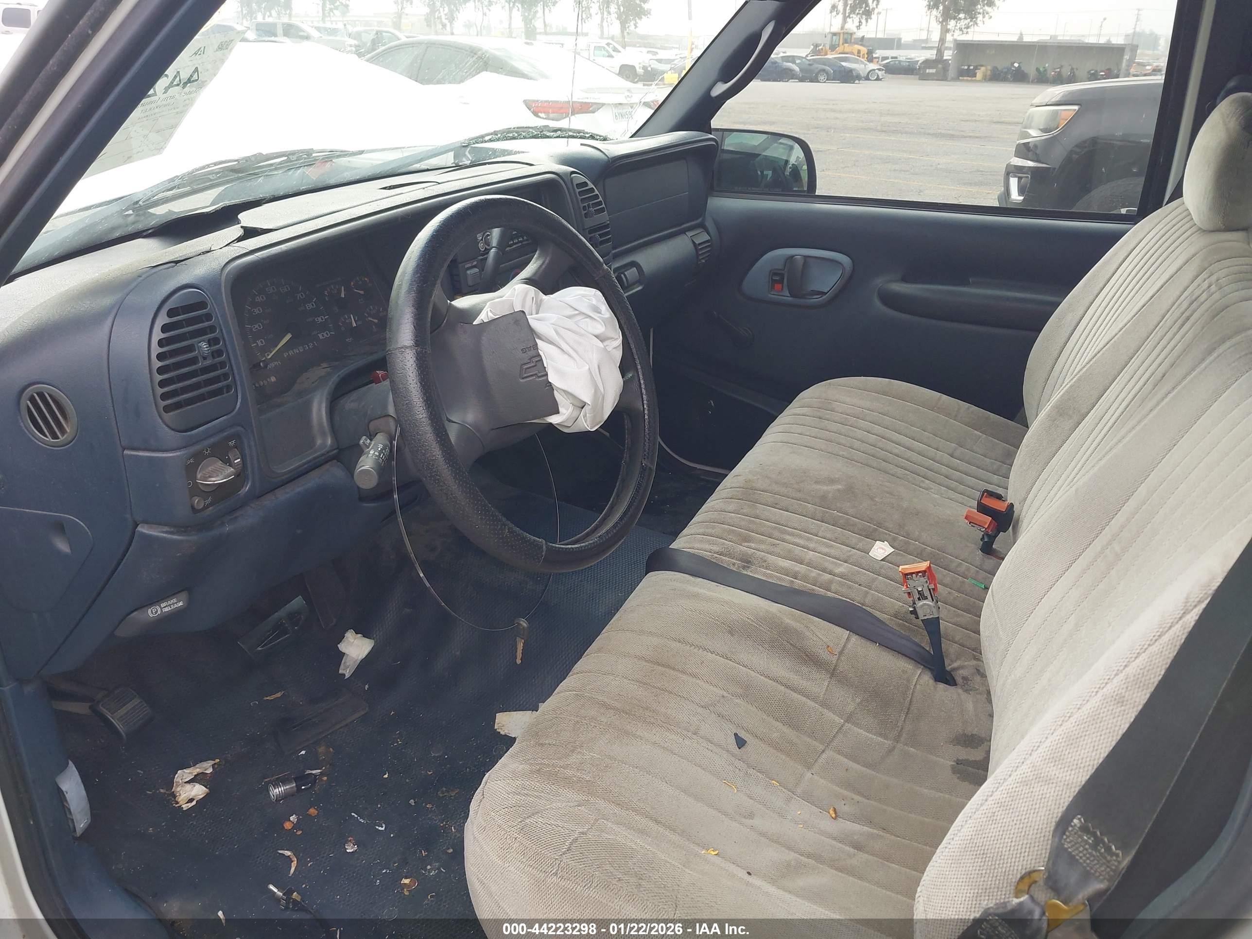 CHEVROLET C1500 image 8