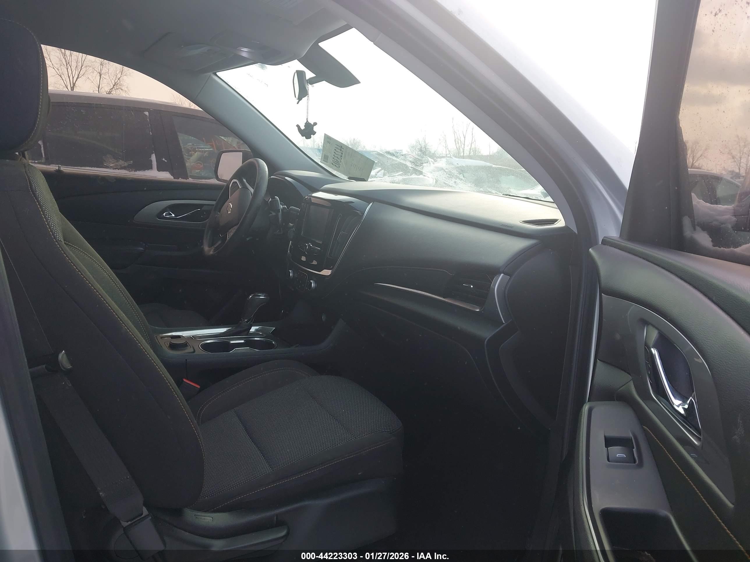 CHEVROLET TRAVERSE image 5