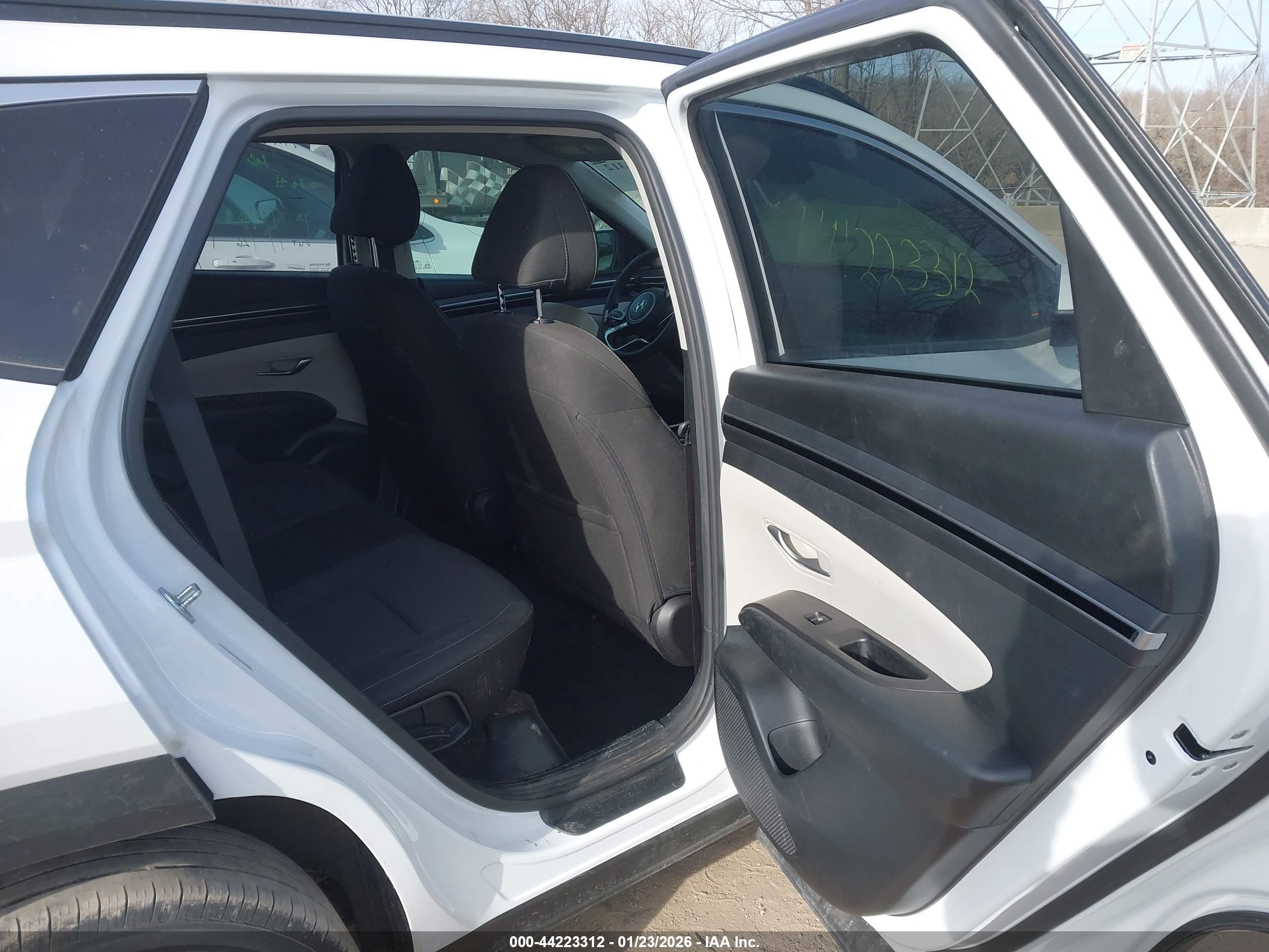 HYUNDAI TUCSON image 8