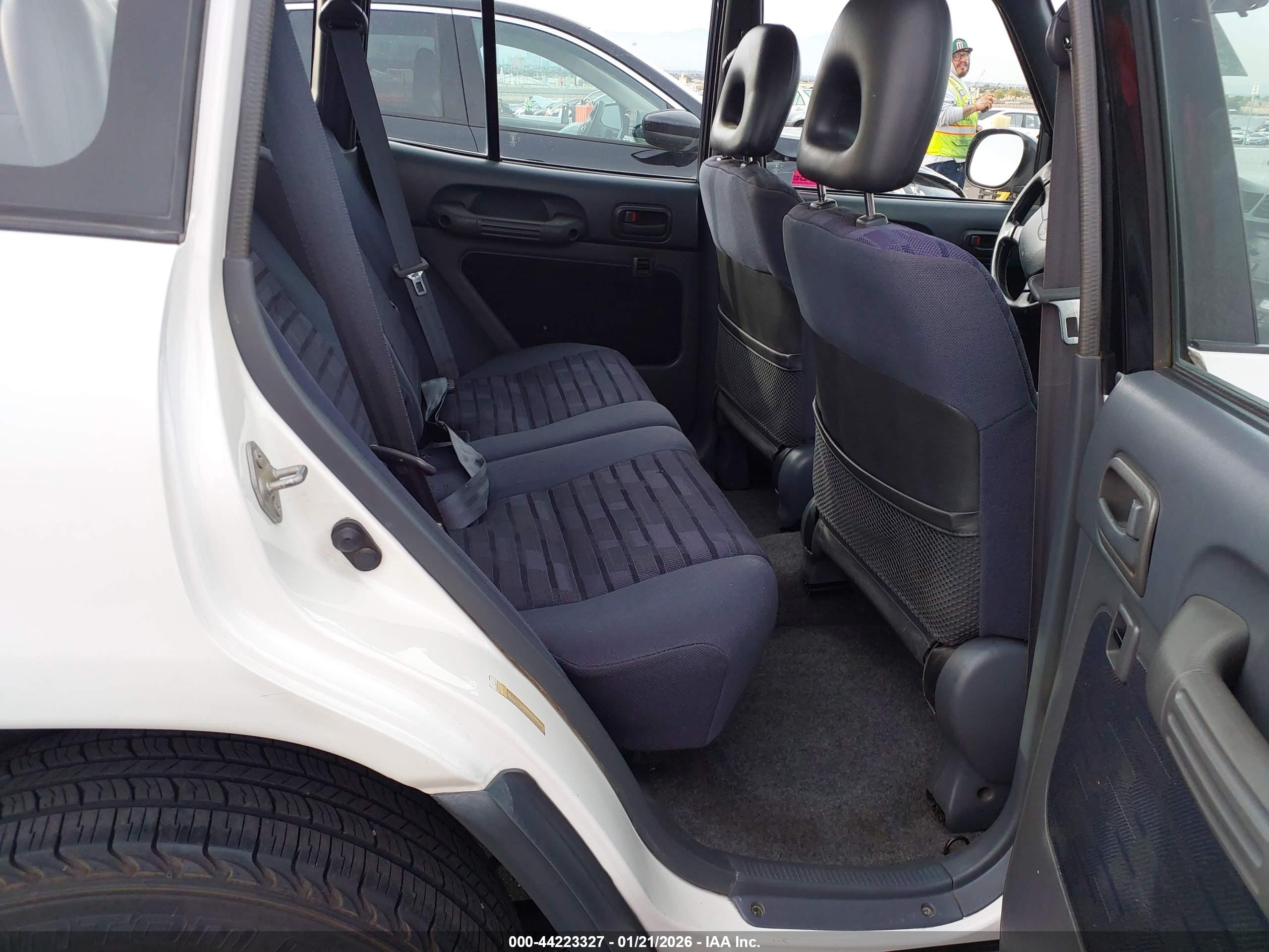TOYOTA RAV4 image 8