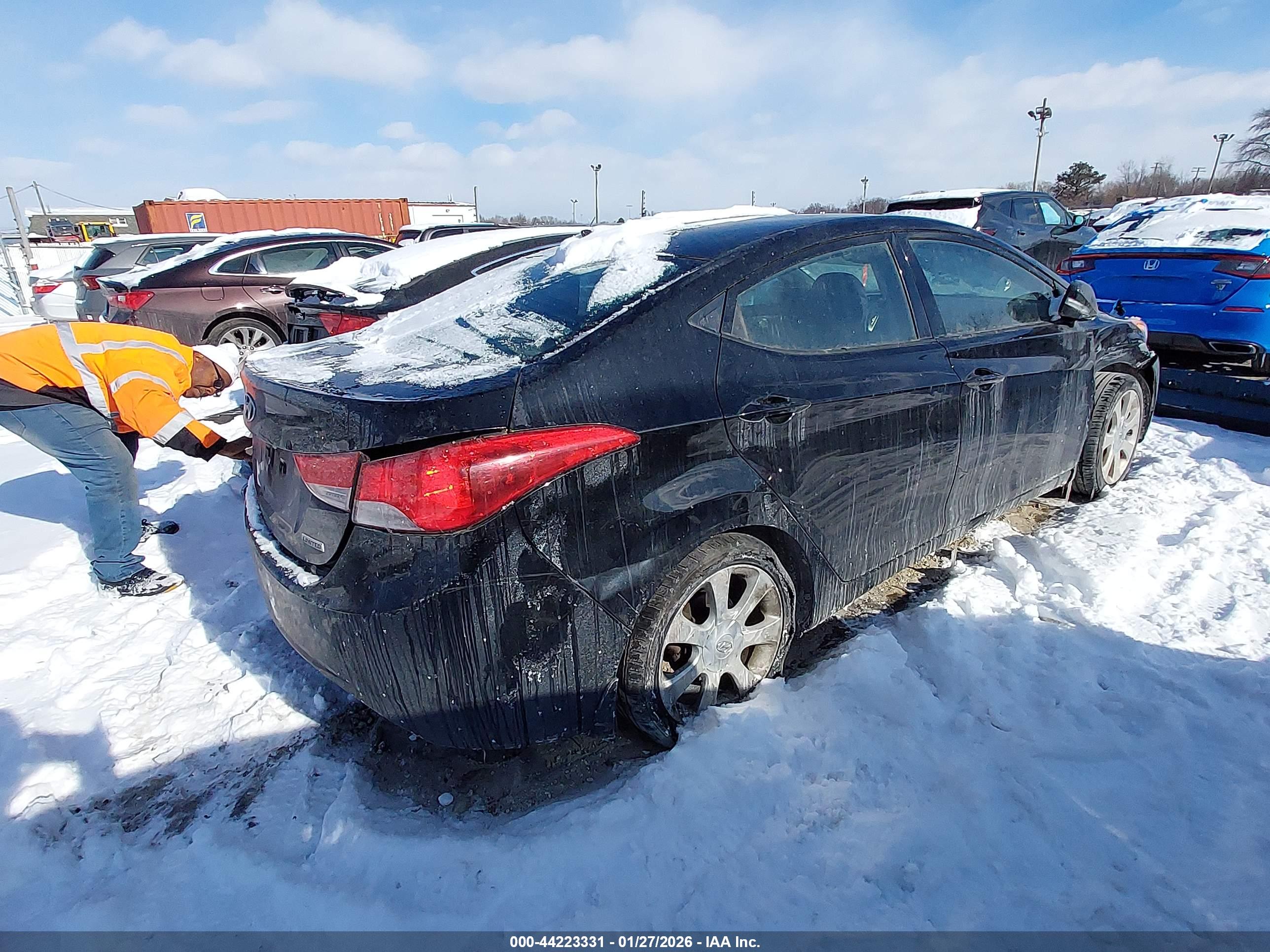 HYUNDAI ELANTRA image 4