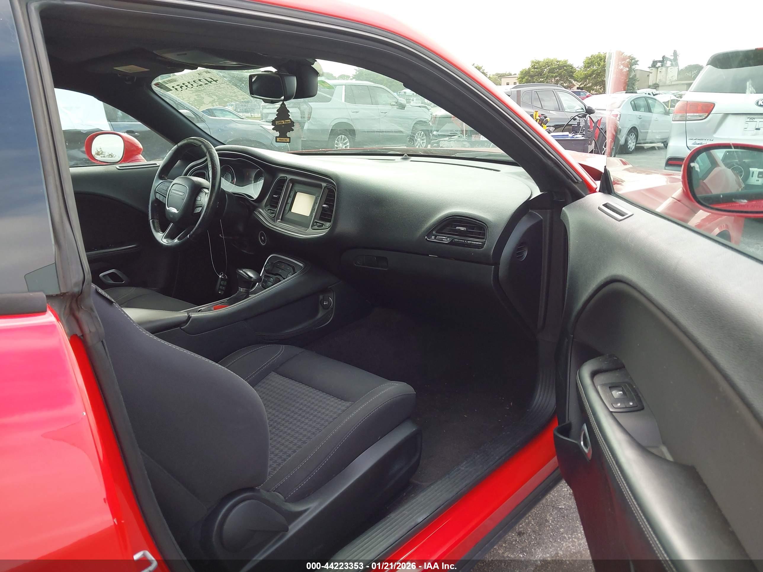 DODGE CHALLENGER image 5