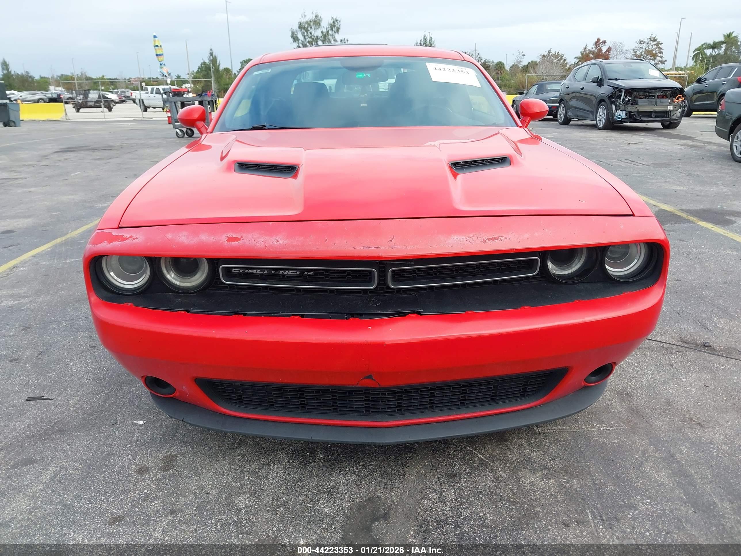 DODGE CHALLENGER image 6