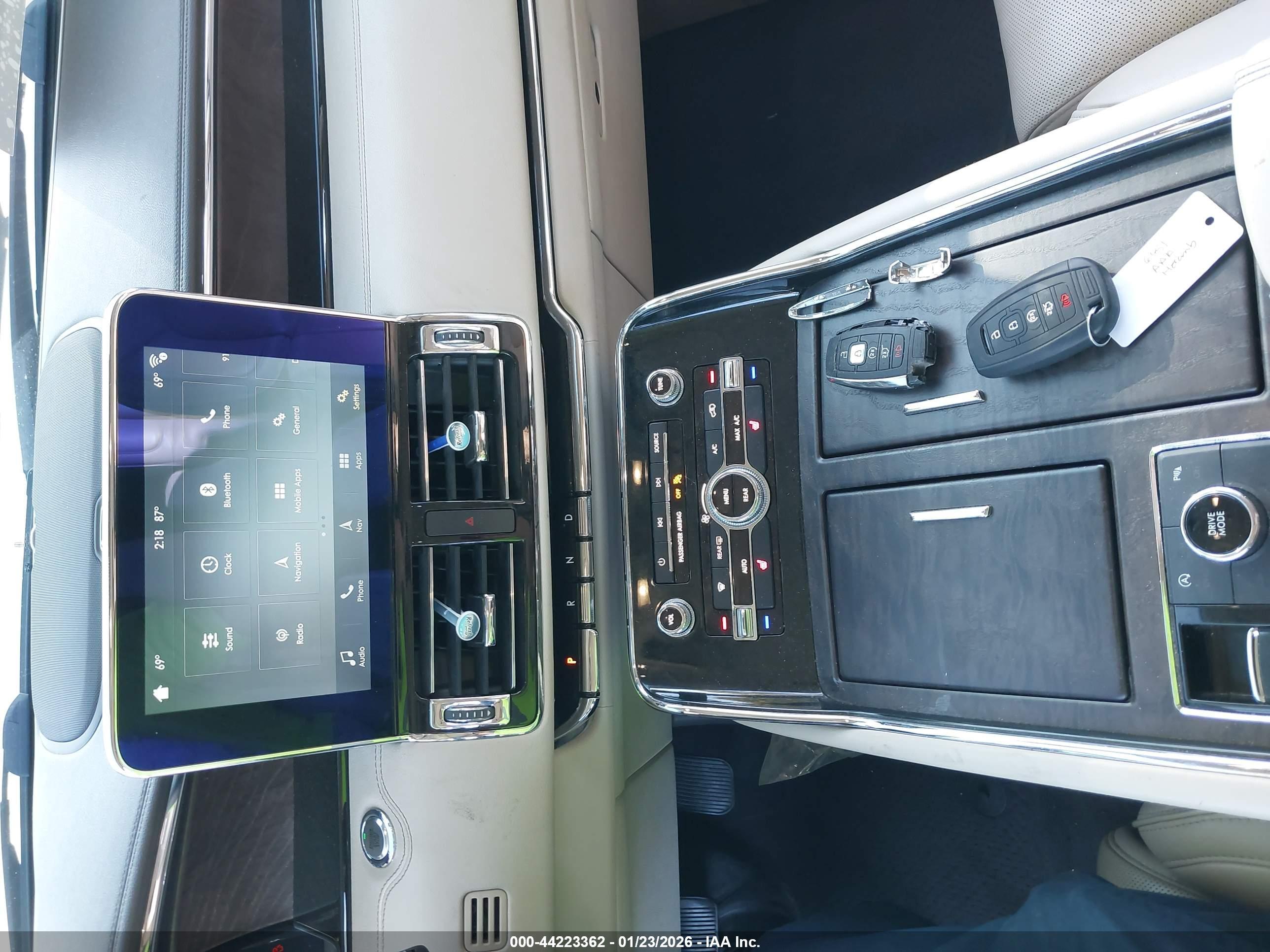 LINCOLN NAVIGATOR image 11