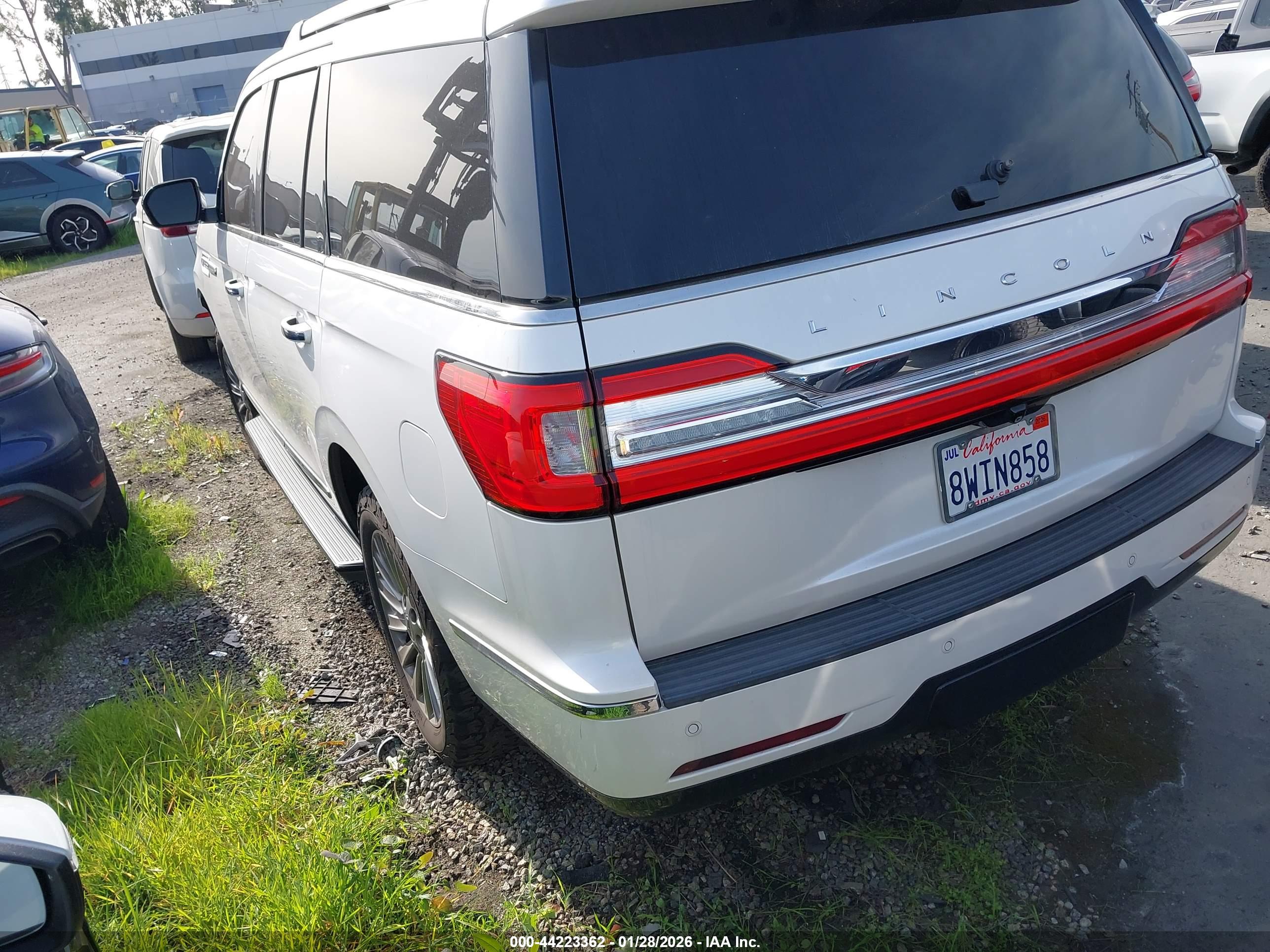 LINCOLN NAVIGATOR image 3