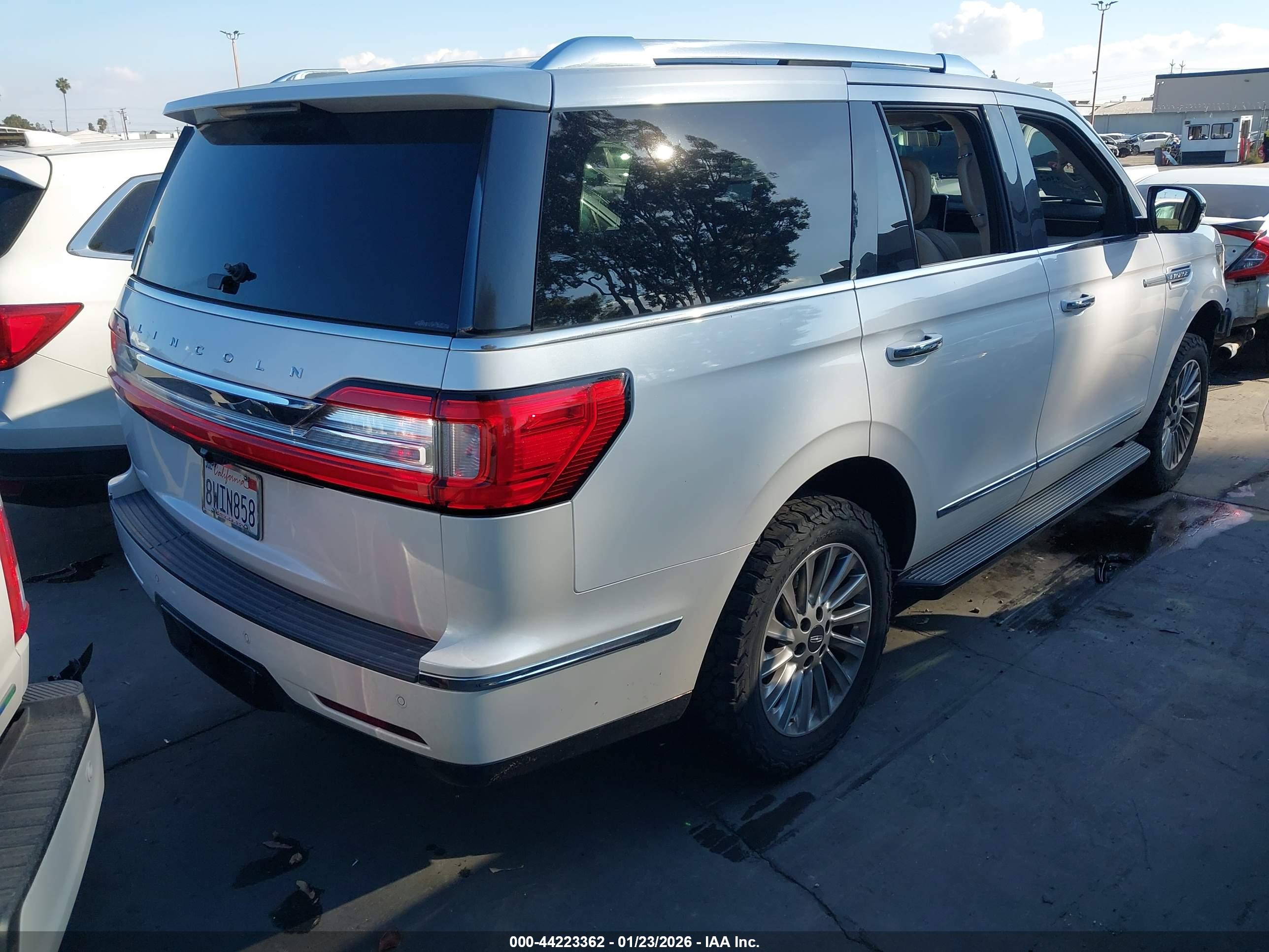 LINCOLN NAVIGATOR image 4