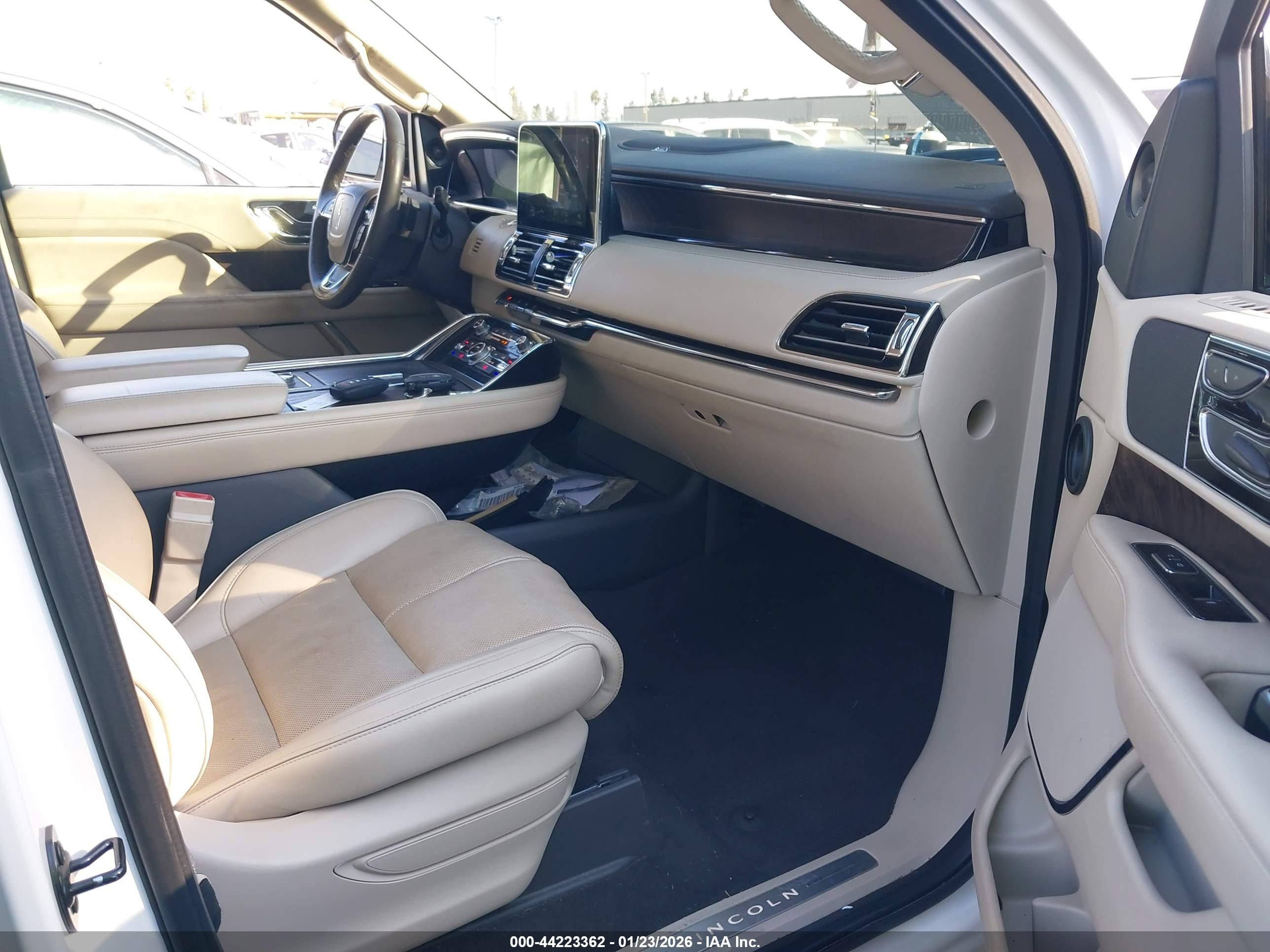 LINCOLN NAVIGATOR image 5