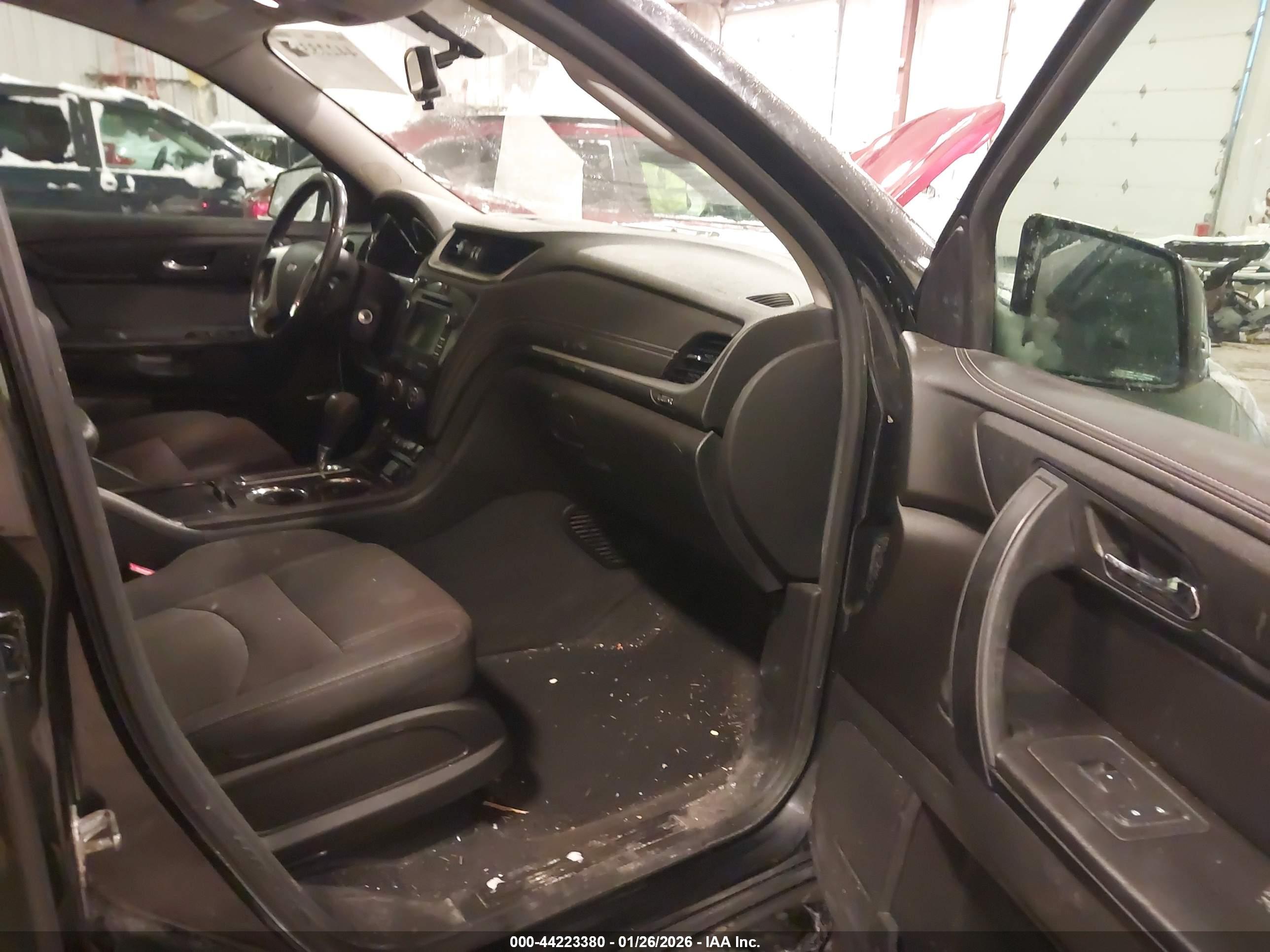 CHEVROLET TRAVERSE image 5