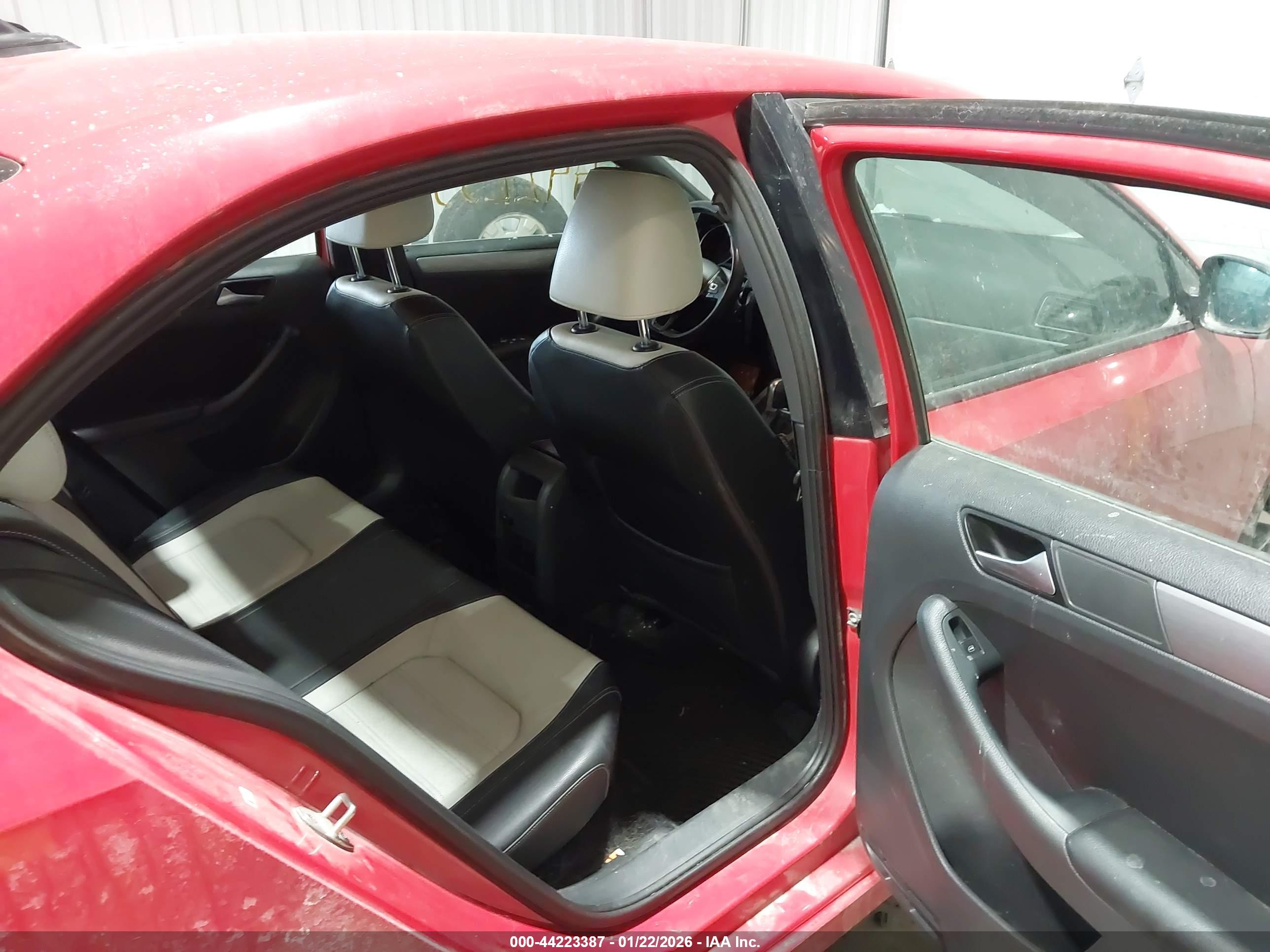 VOLKSWAGEN JETTA image 8