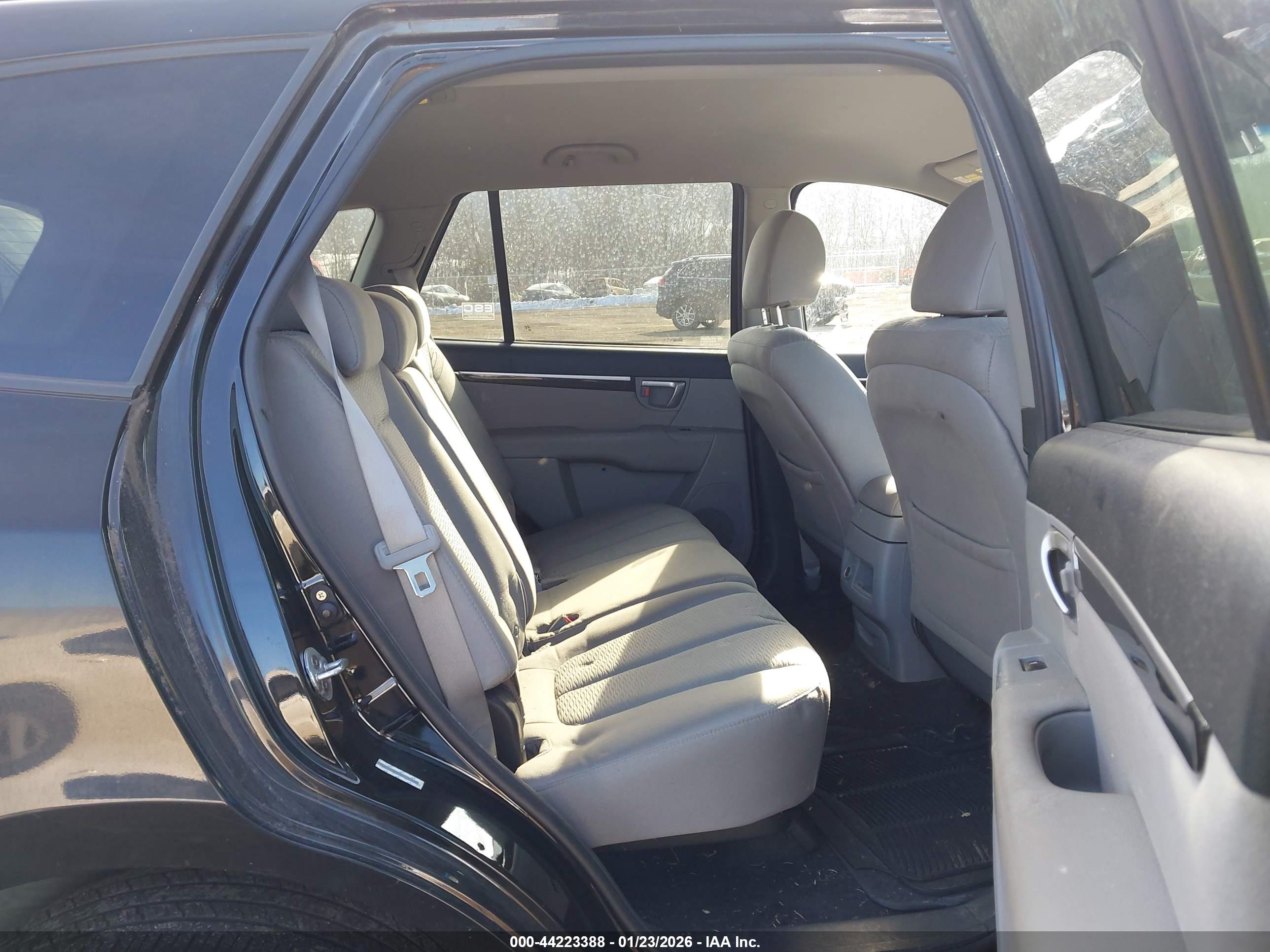 HYUNDAI SANTA image 8