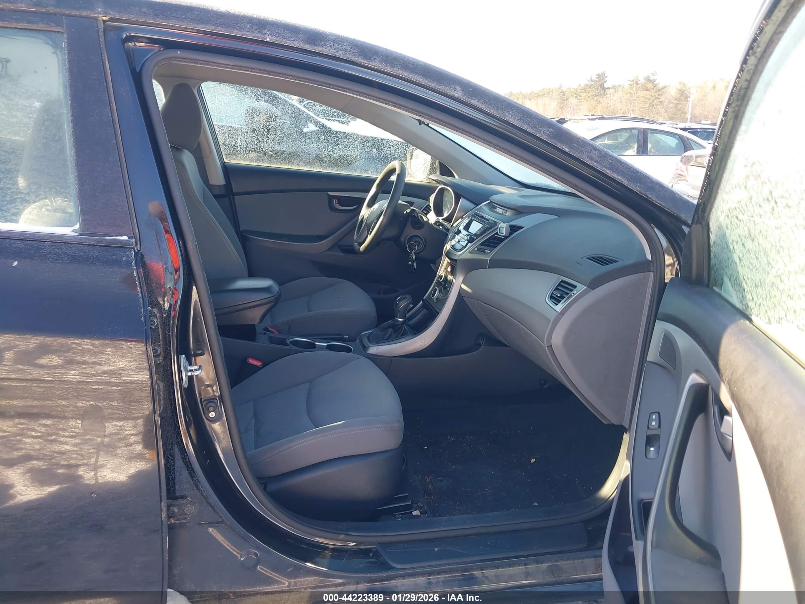 HYUNDAI ELANTRA image 5