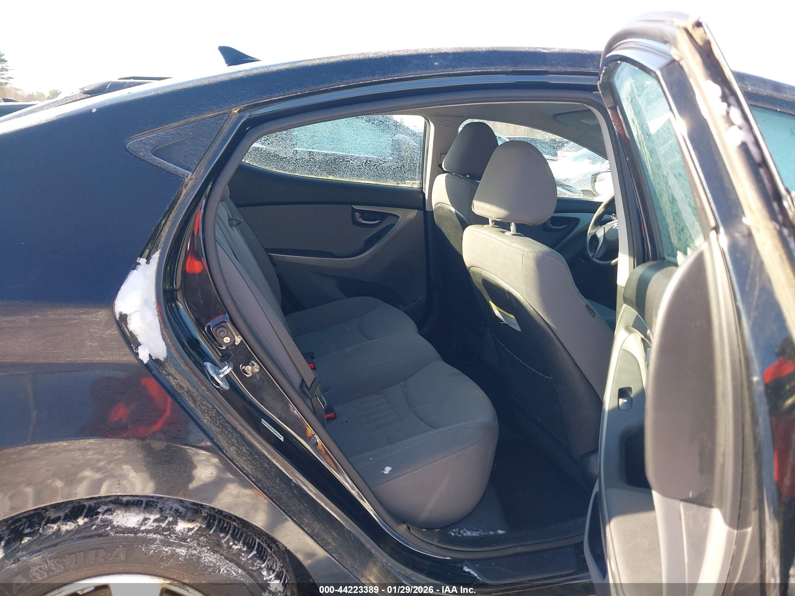 HYUNDAI ELANTRA image 8