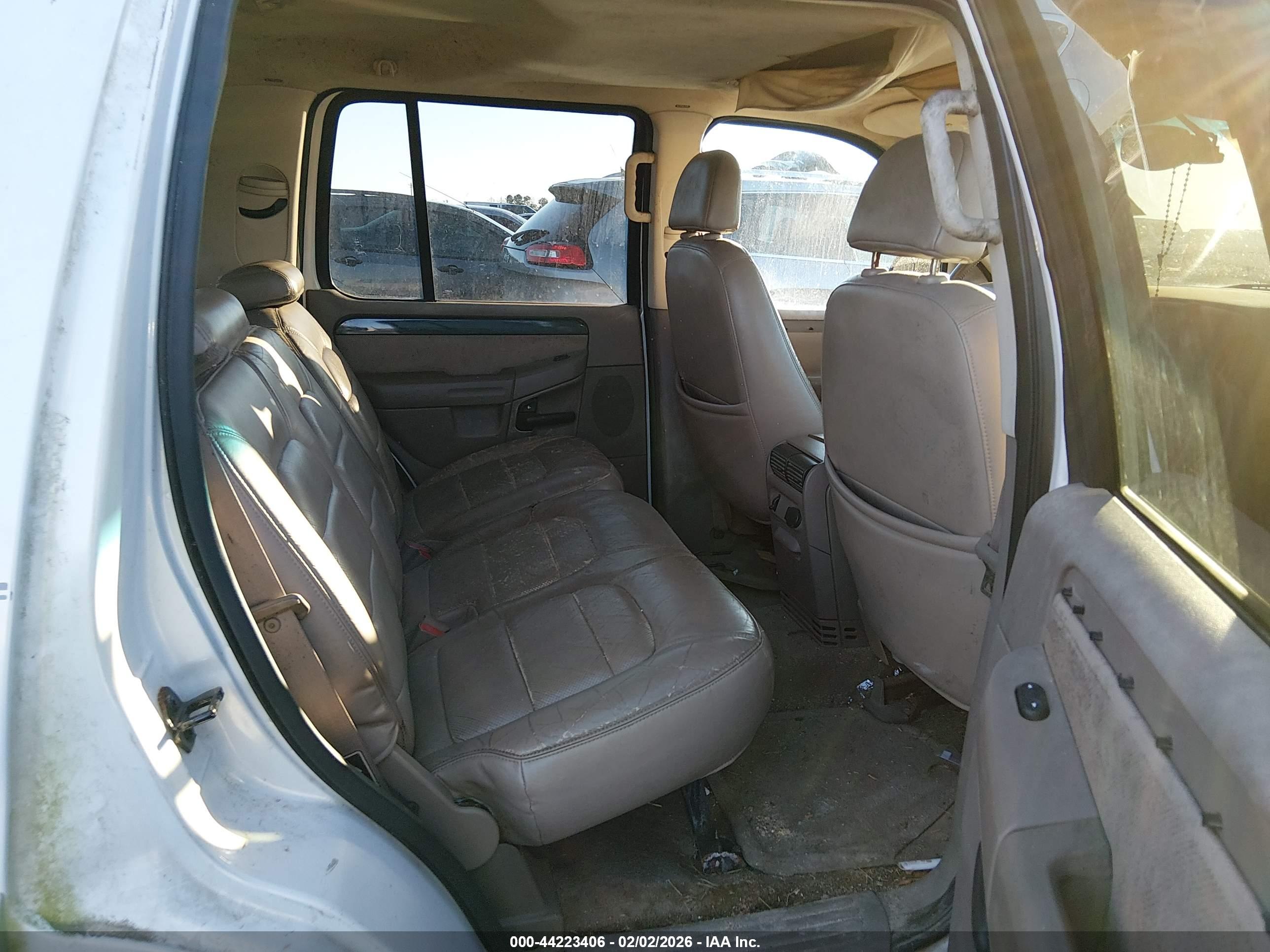 FORD EXPLORER image 8