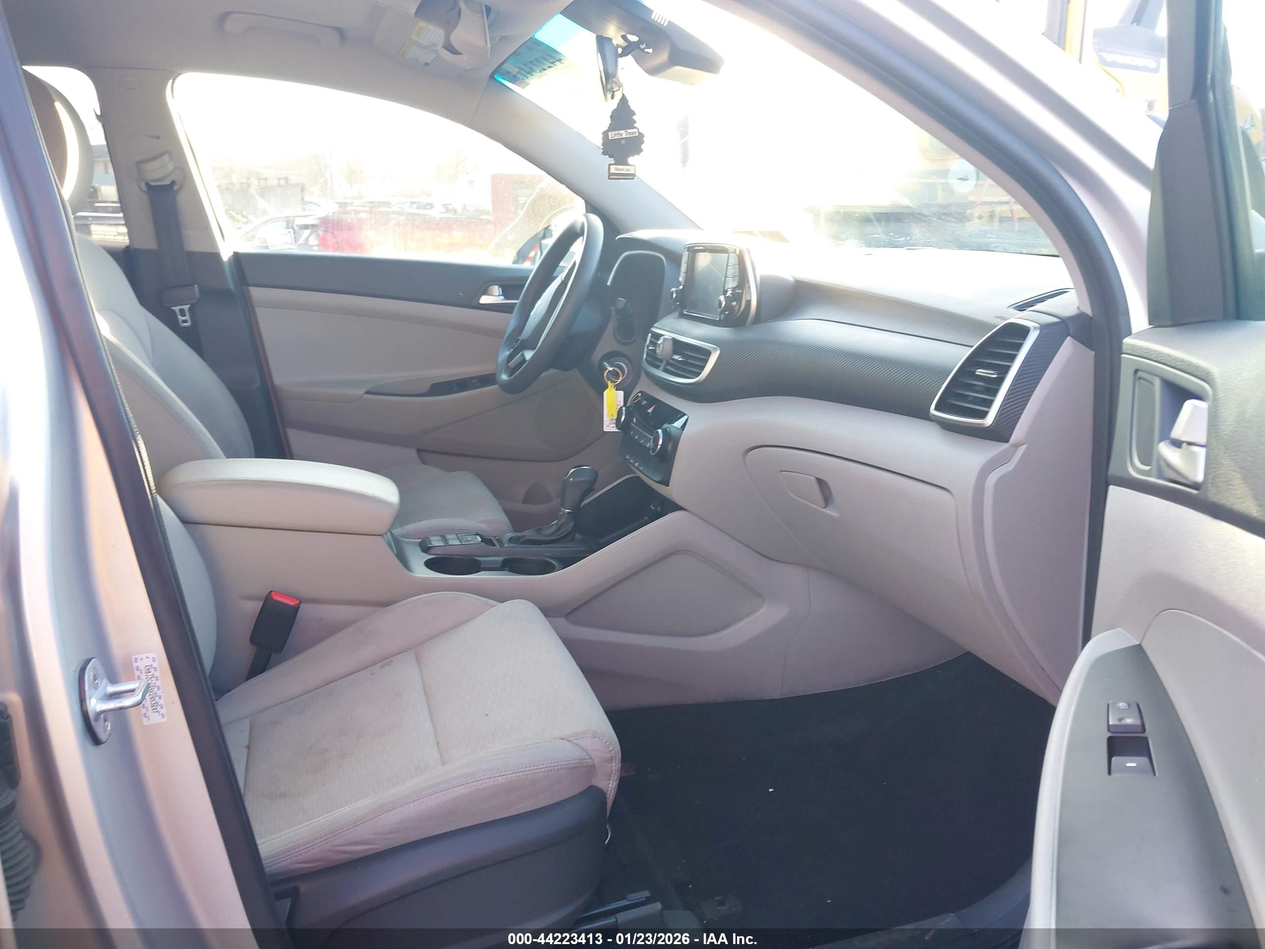 HYUNDAI TUCSON image 5