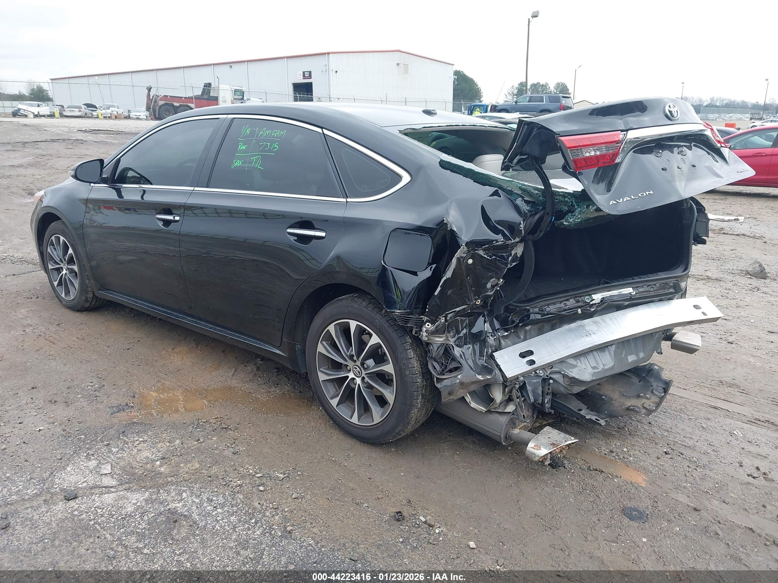 TOYOTA AVALON image 3