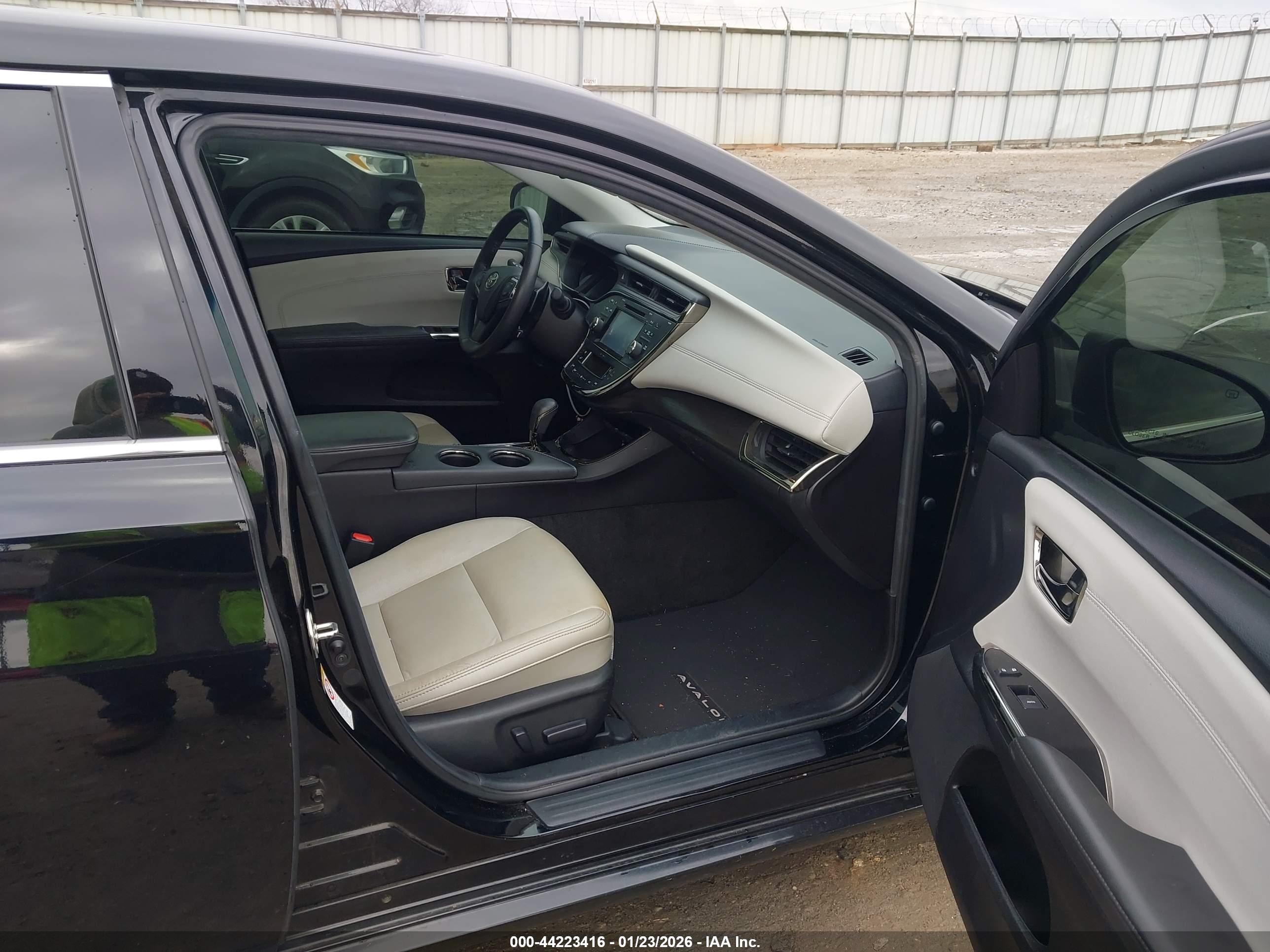TOYOTA AVALON image 5
