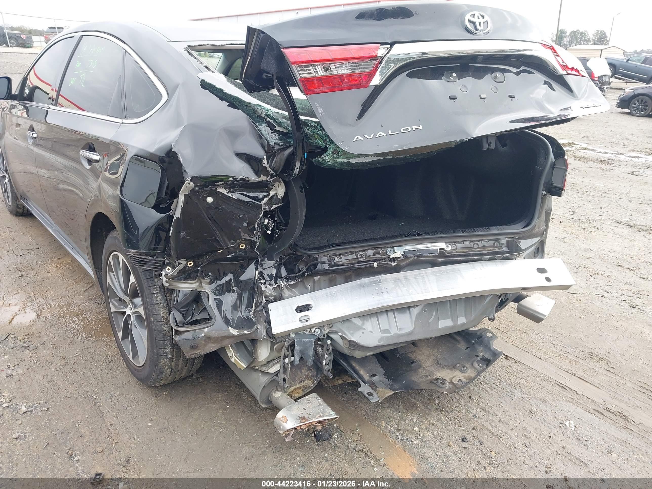 TOYOTA AVALON image 6