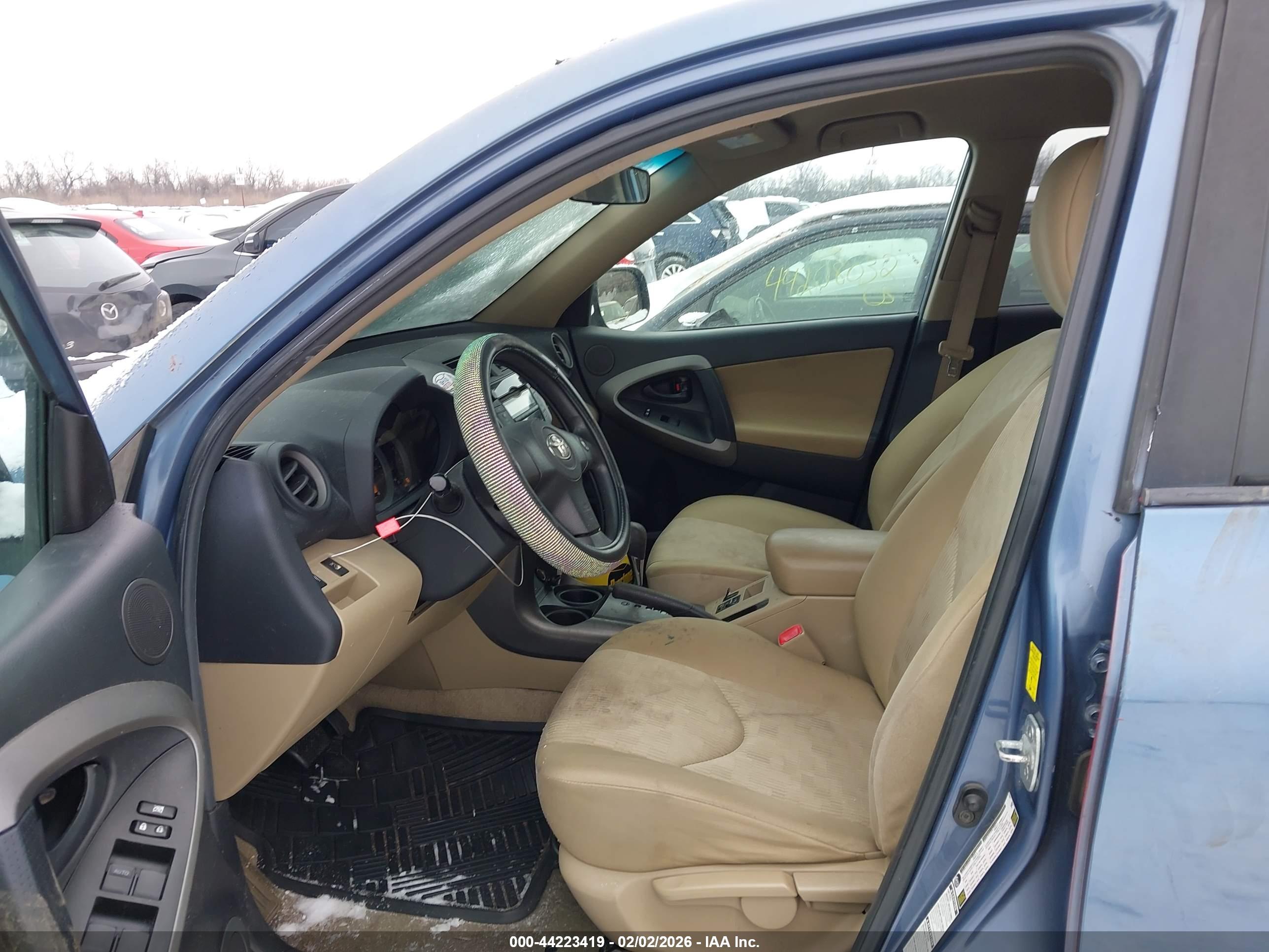 TOYOTA RAV4 image 5