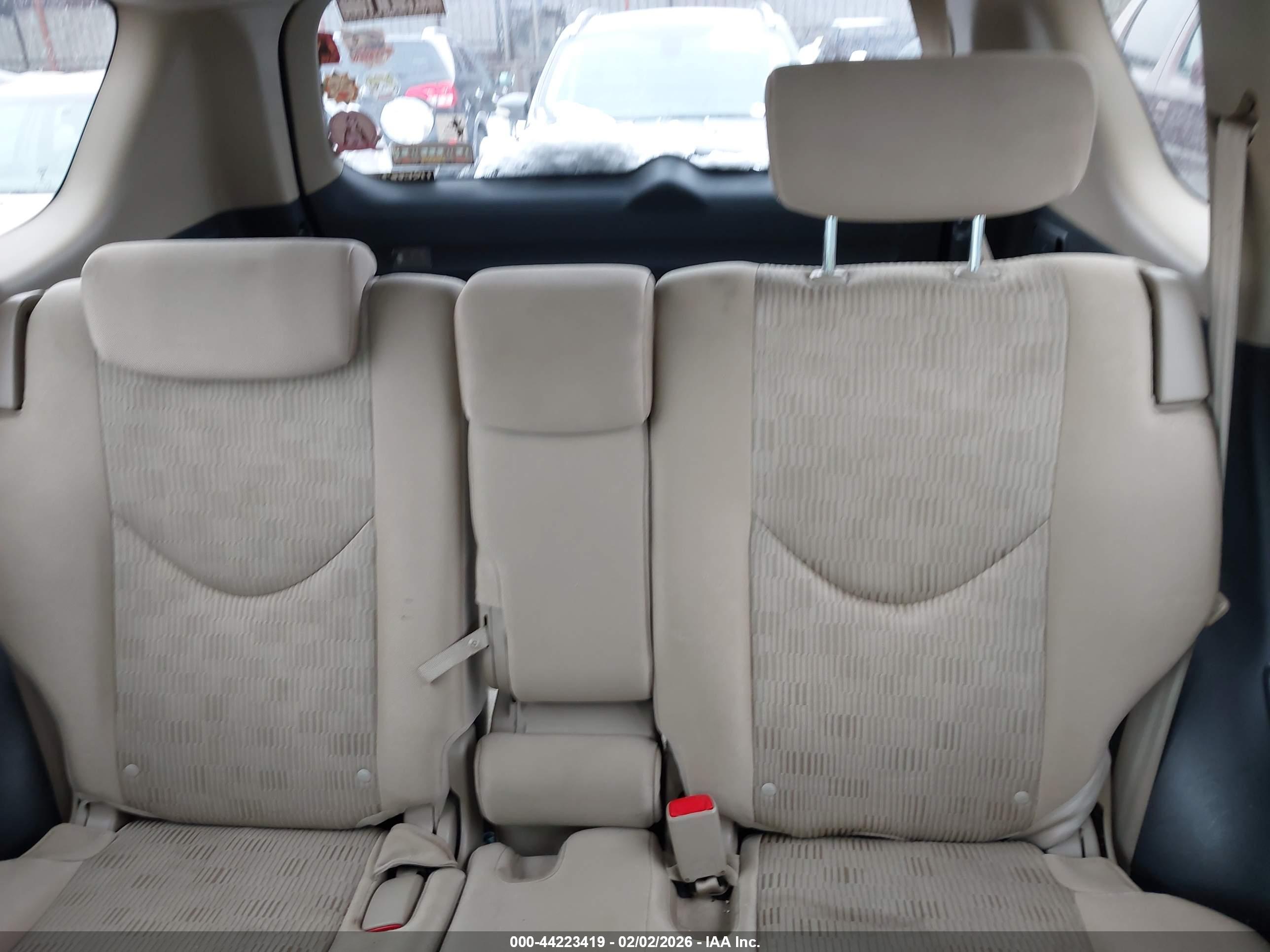 TOYOTA RAV4 image 8