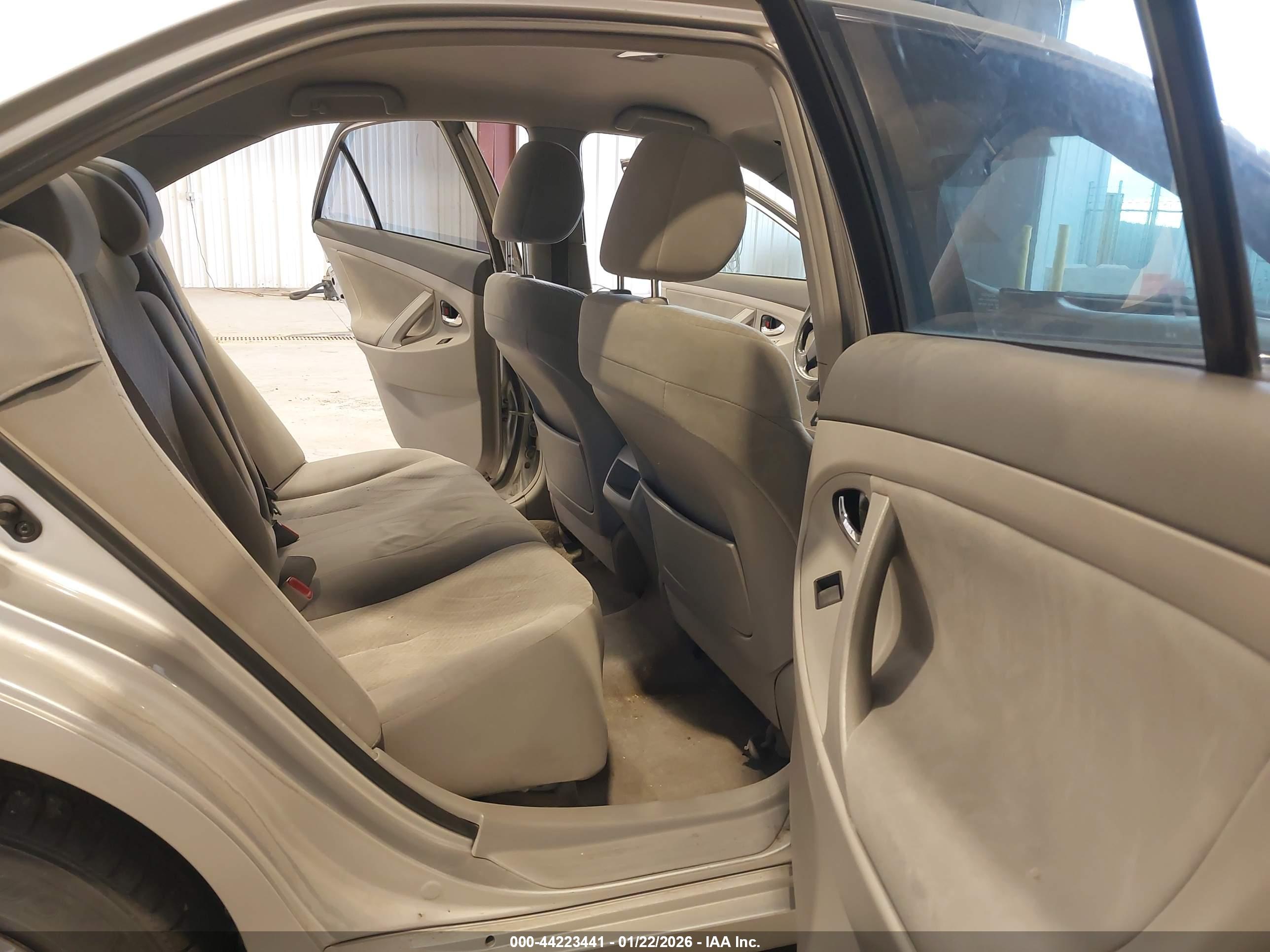 TOYOTA CAMRY image 8