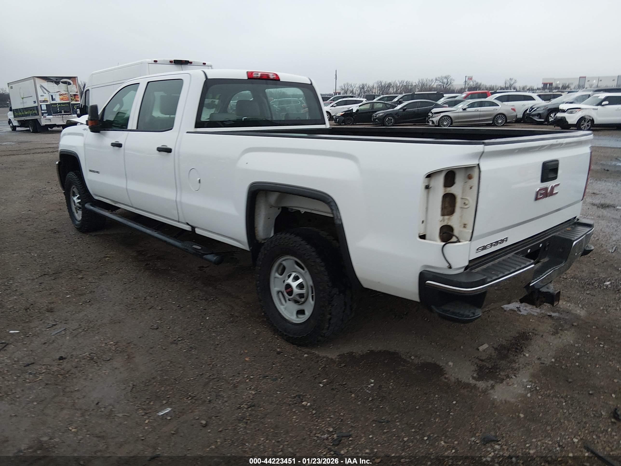 GMC SIERRA image 3