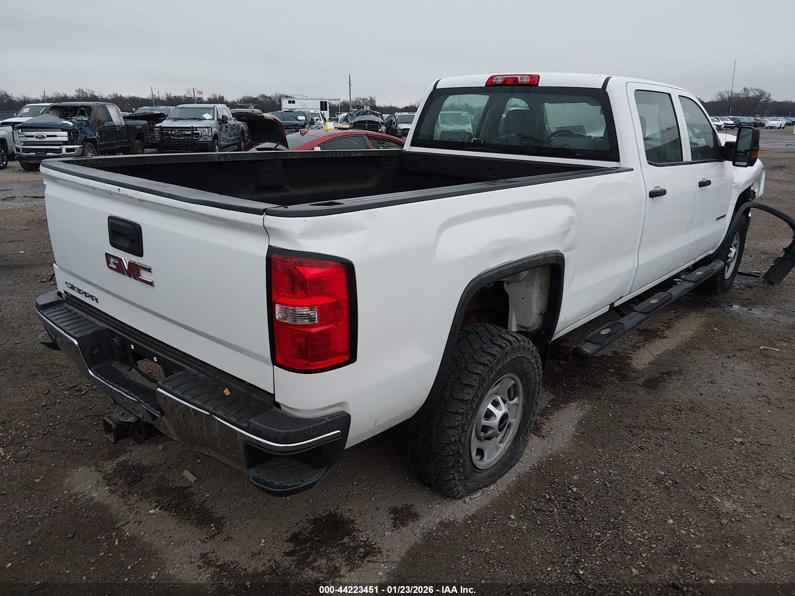 GMC SIERRA image 4