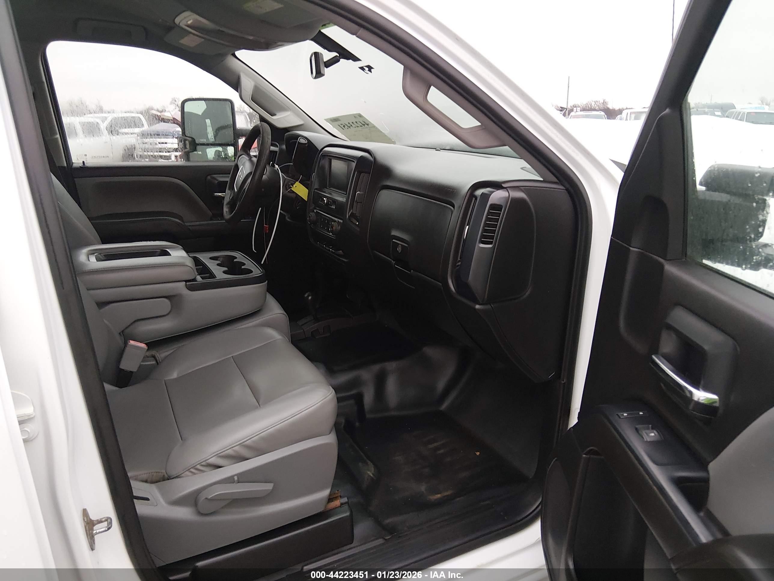 GMC SIERRA image 5