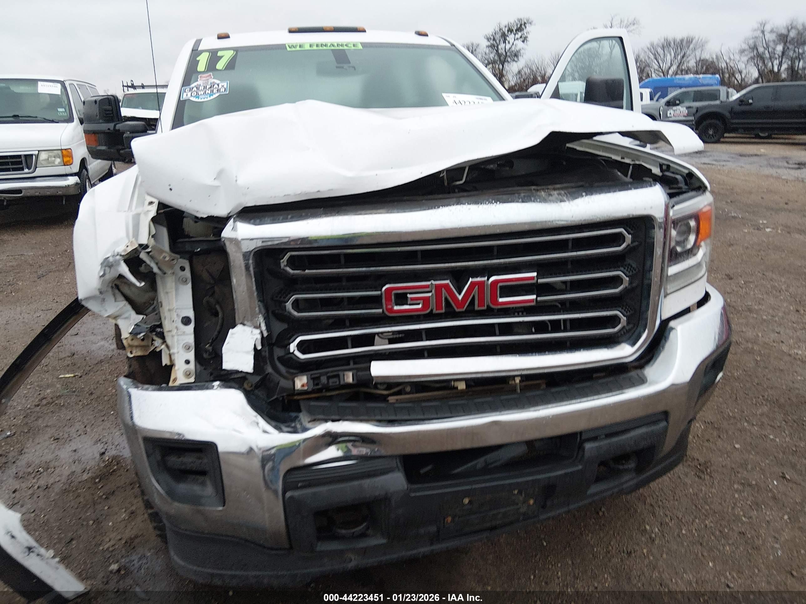 GMC SIERRA image 6