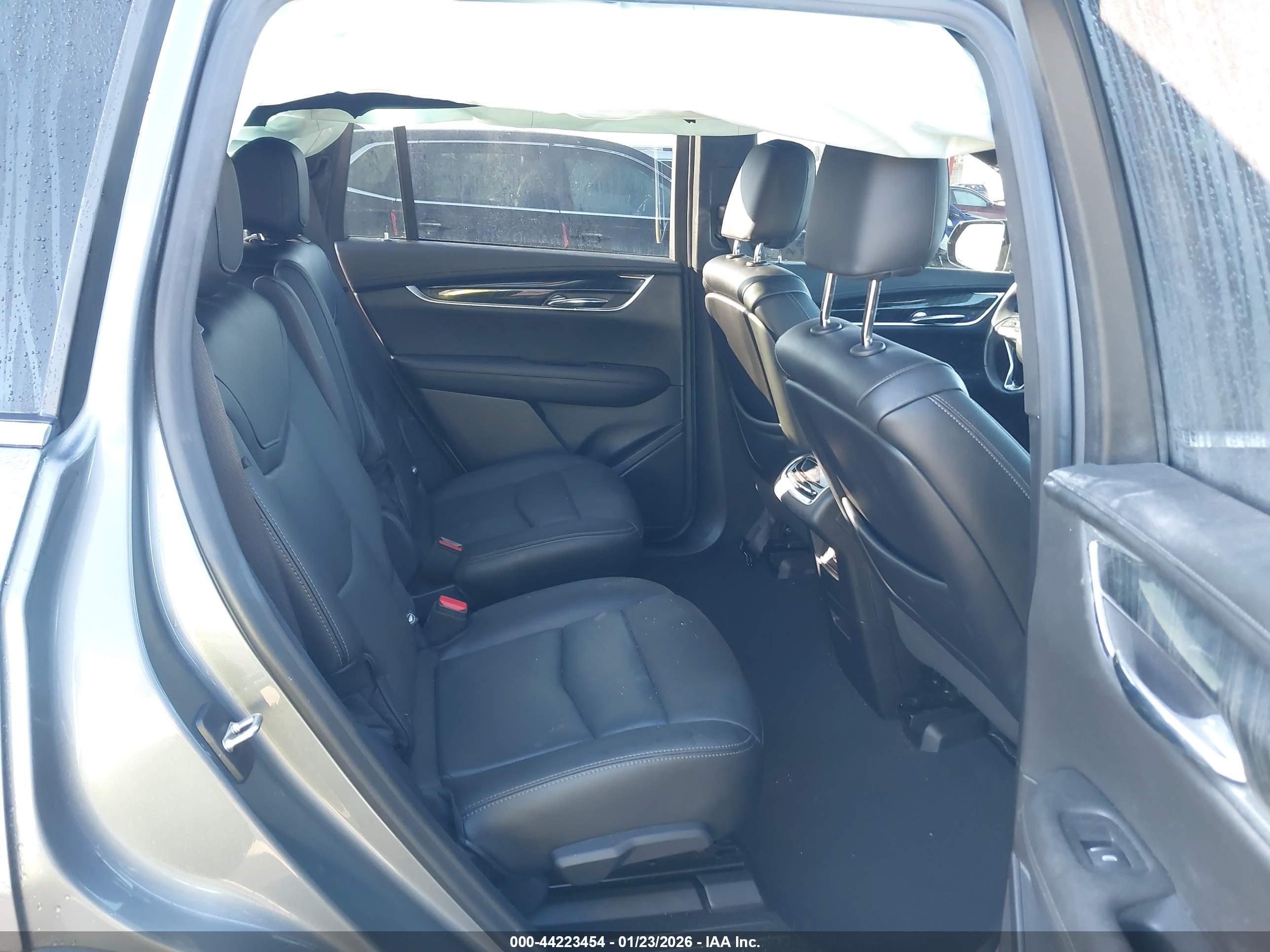 CADILLAC XT6 image 8