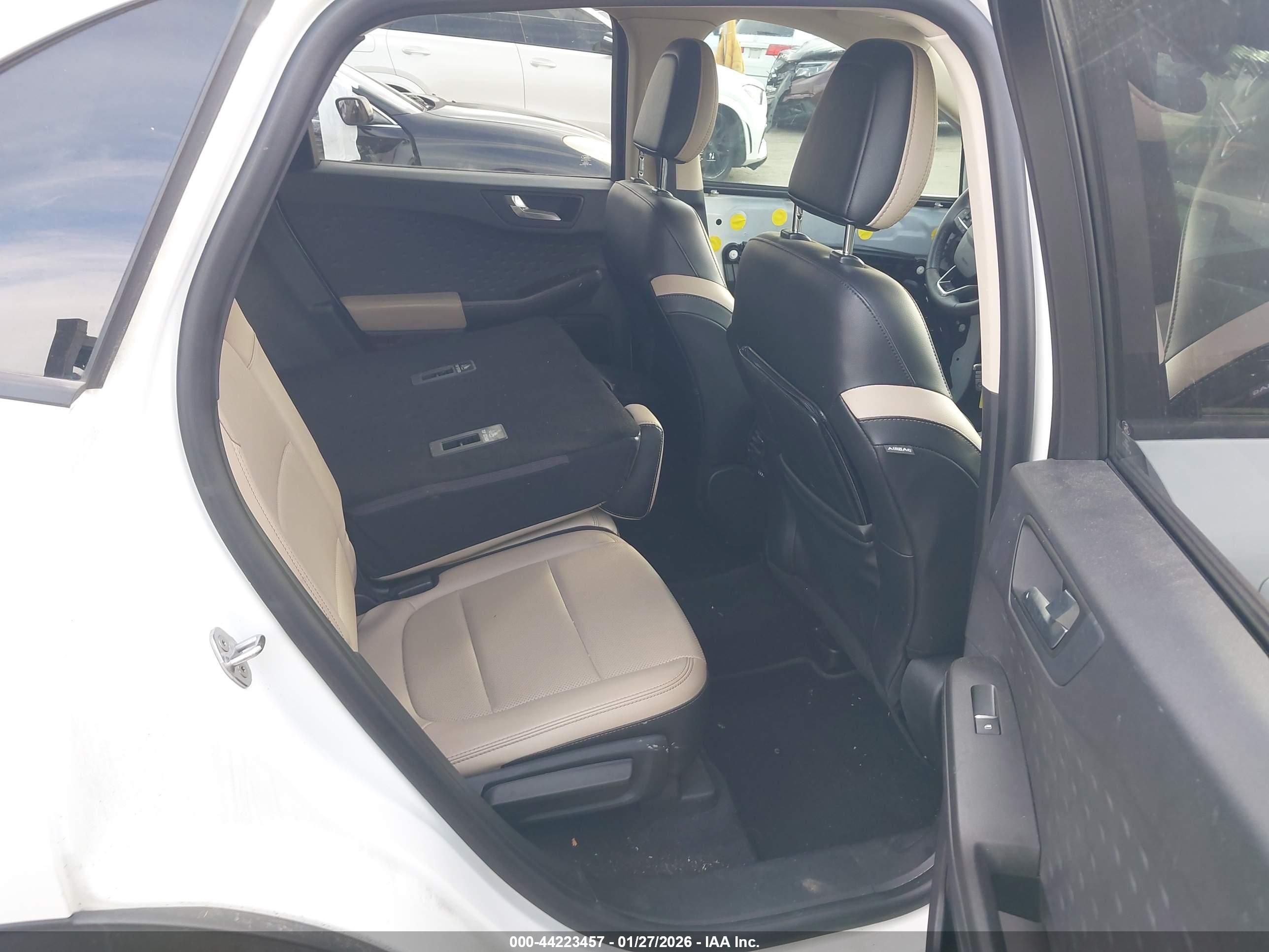 FORD ESCAPE image 8
