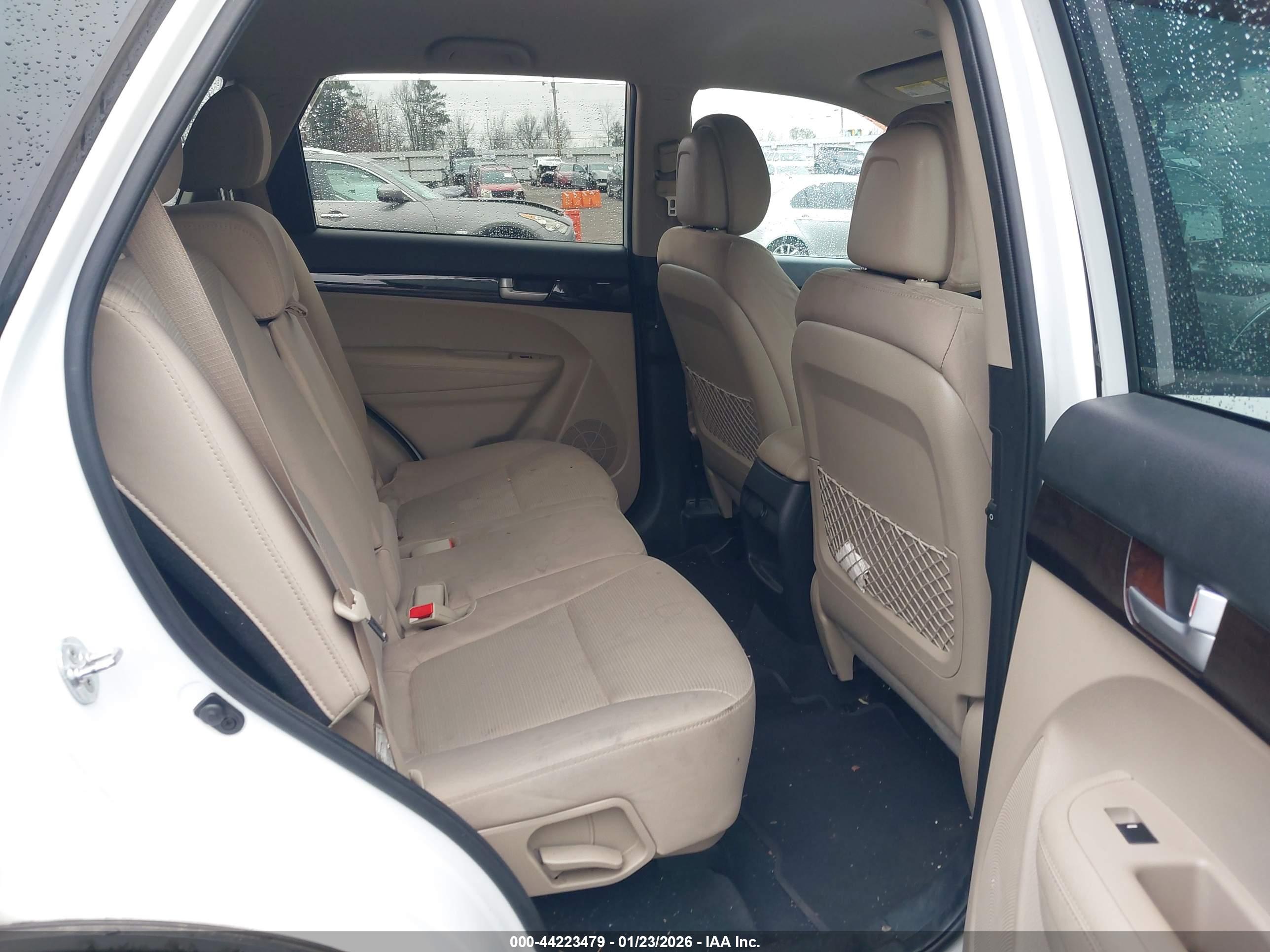 KIA SORENTO image 8