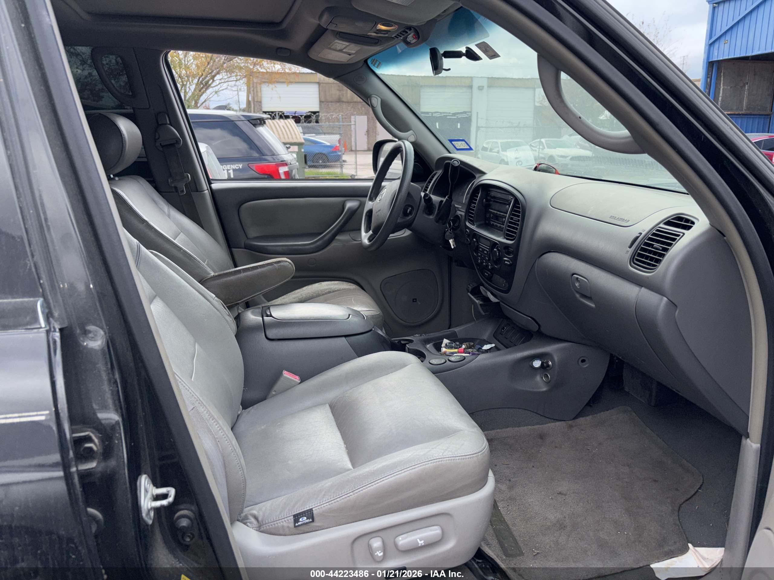 TOYOTA SEQUOIA image 5