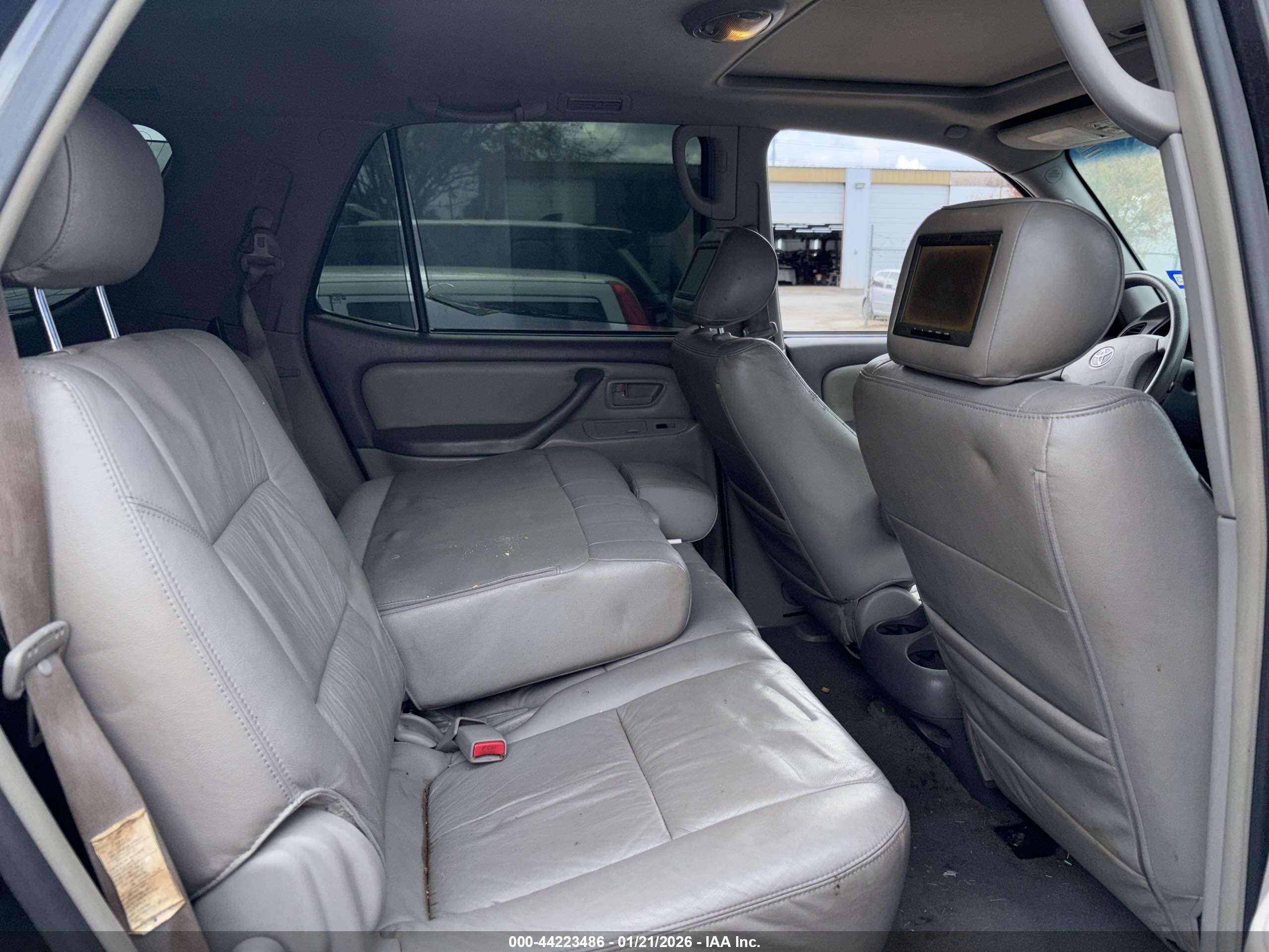 TOYOTA SEQUOIA image 8